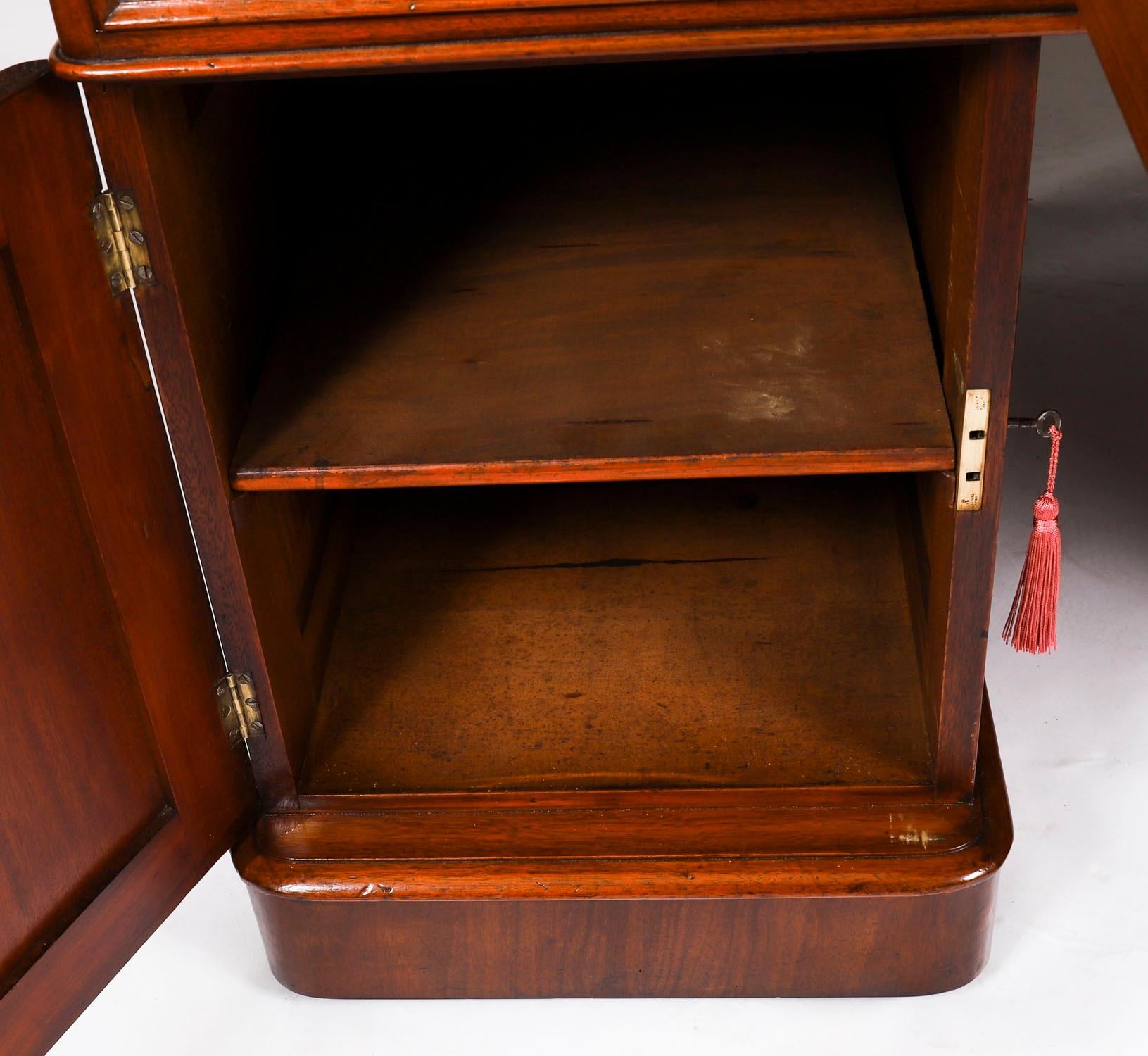 Antike viktorianische Flamme Mahagoni Partner Pedestal Schreibtisch 19. C 139x107cm im Angebot 12