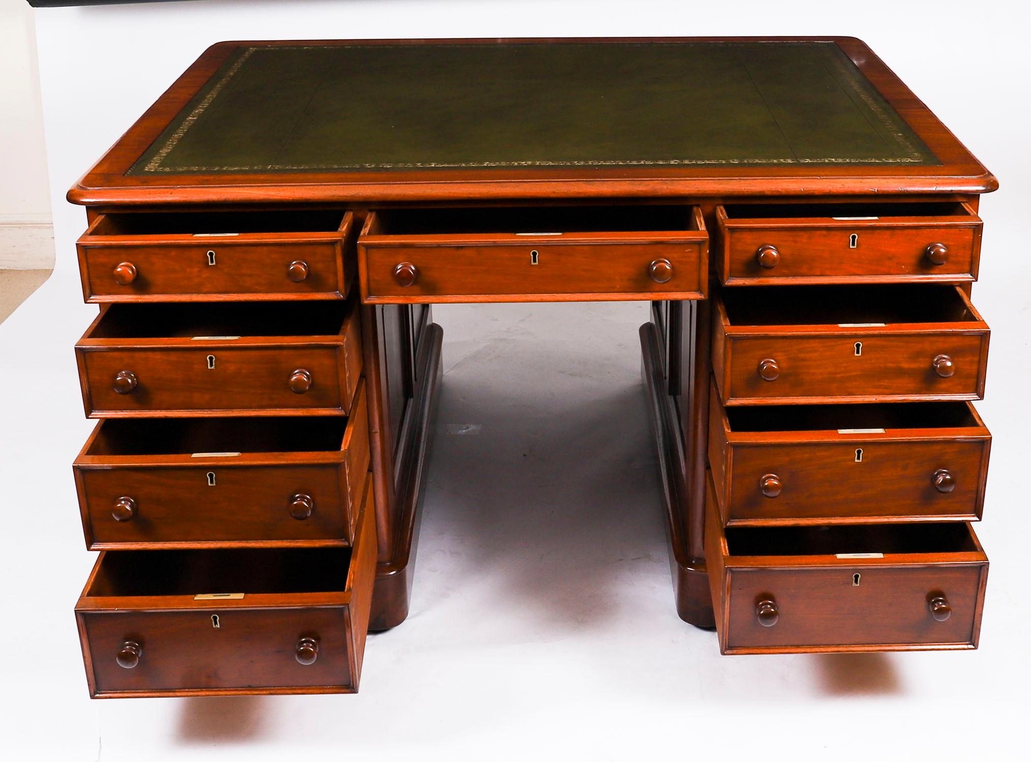 Antike viktorianische Flamme Mahagoni Partner Pedestal Schreibtisch 19. C 139x107cm (Viktorianisch) im Angebot