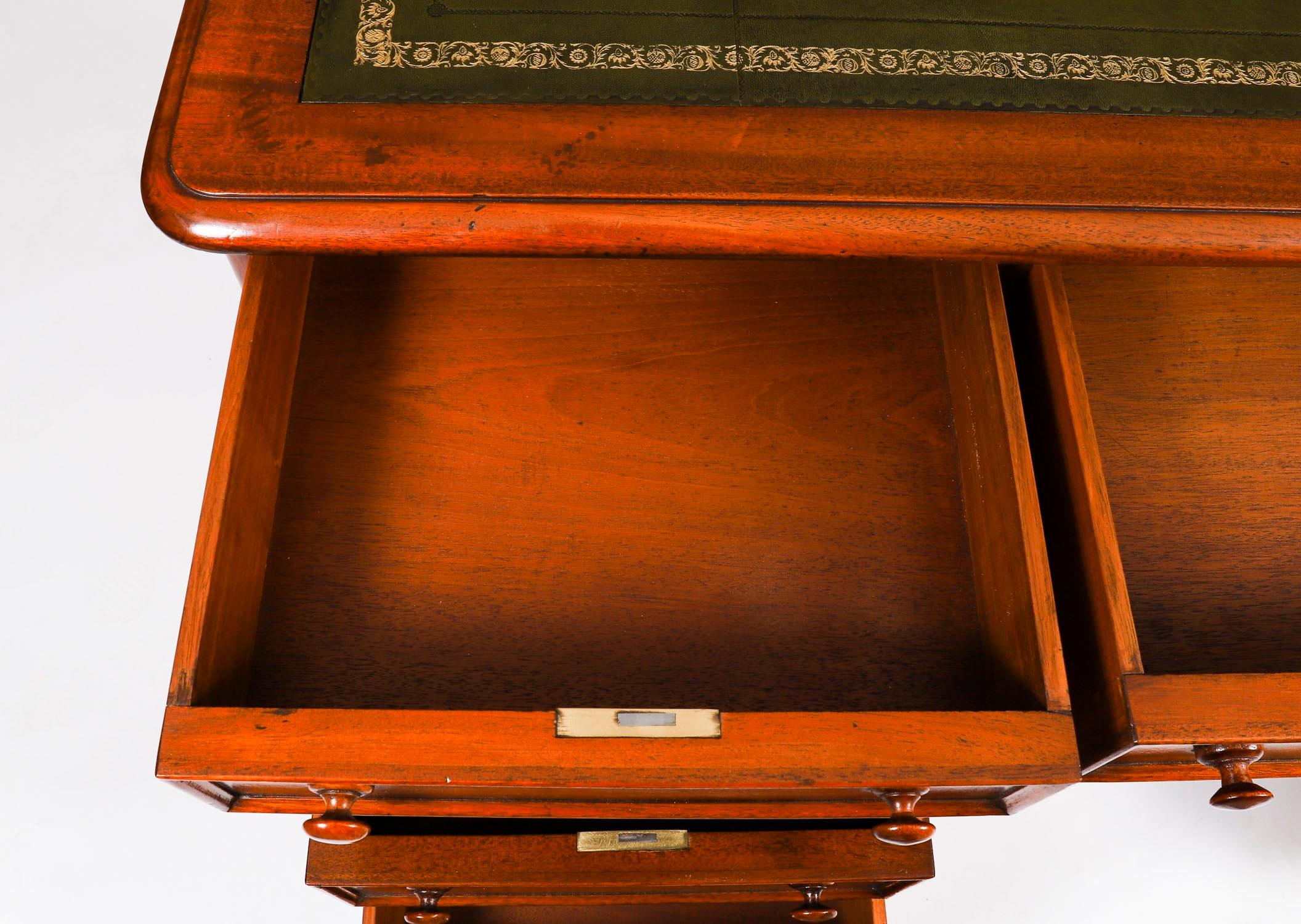 Antike viktorianische Flamme Mahagoni Partner Pedestal Schreibtisch 19. C 139x107cm im Zustand „Gut“ im Angebot in London, GB