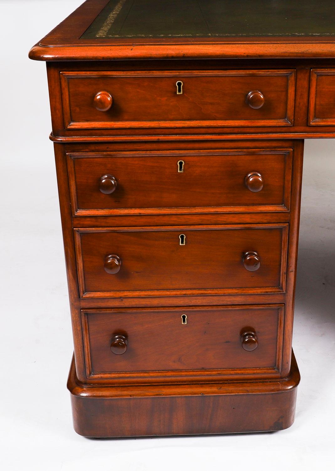 Antike viktorianische Flamme Mahagoni Partner Pedestal Schreibtisch 19. C 139x107cm im Angebot 1