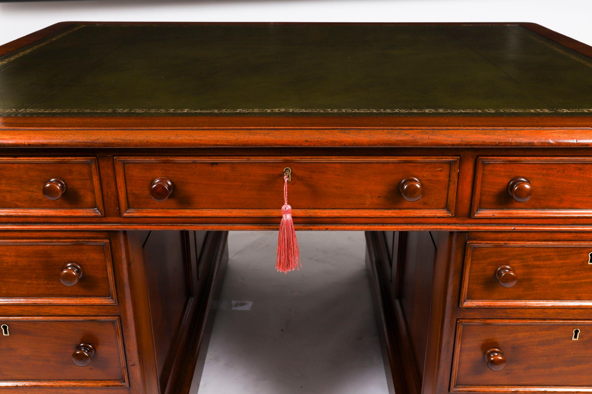 Antike viktorianische Flamme Mahagoni Partner Pedestal Schreibtisch 19. C 139x107cm im Angebot 2