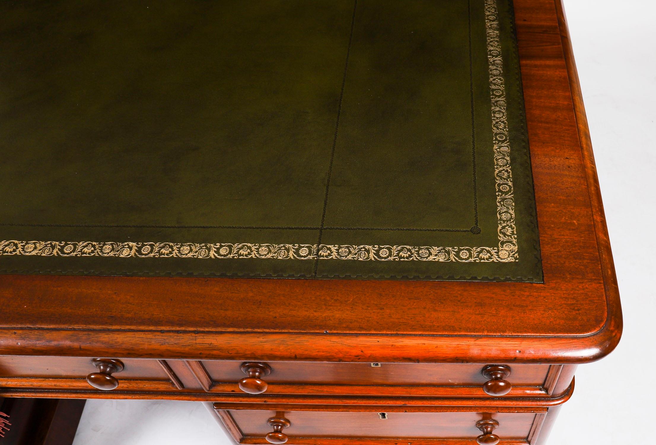 Antike viktorianische Flamme Mahagoni Partner Pedestal Schreibtisch 19. C 139x107cm im Angebot 3