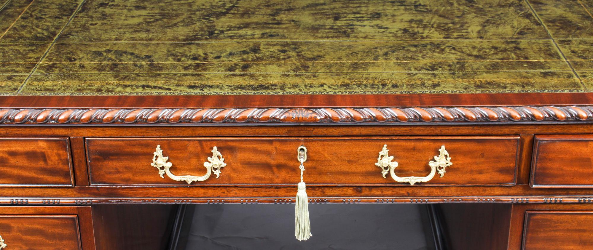 Antique Victorian Flame Mahogany Partners Pedestal Desk, 19th Century In Good Condition In London, GB