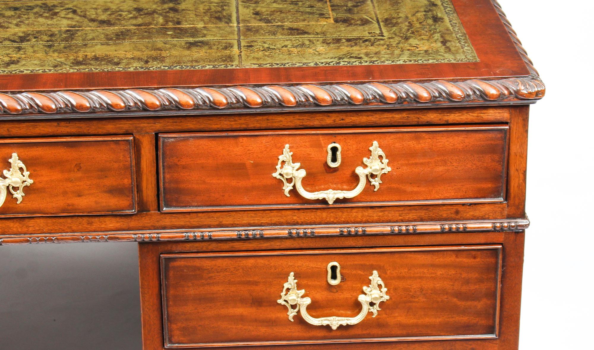 Mid-19th Century Antique Victorian Flame Mahogany Partners Pedestal Desk, 19th Century