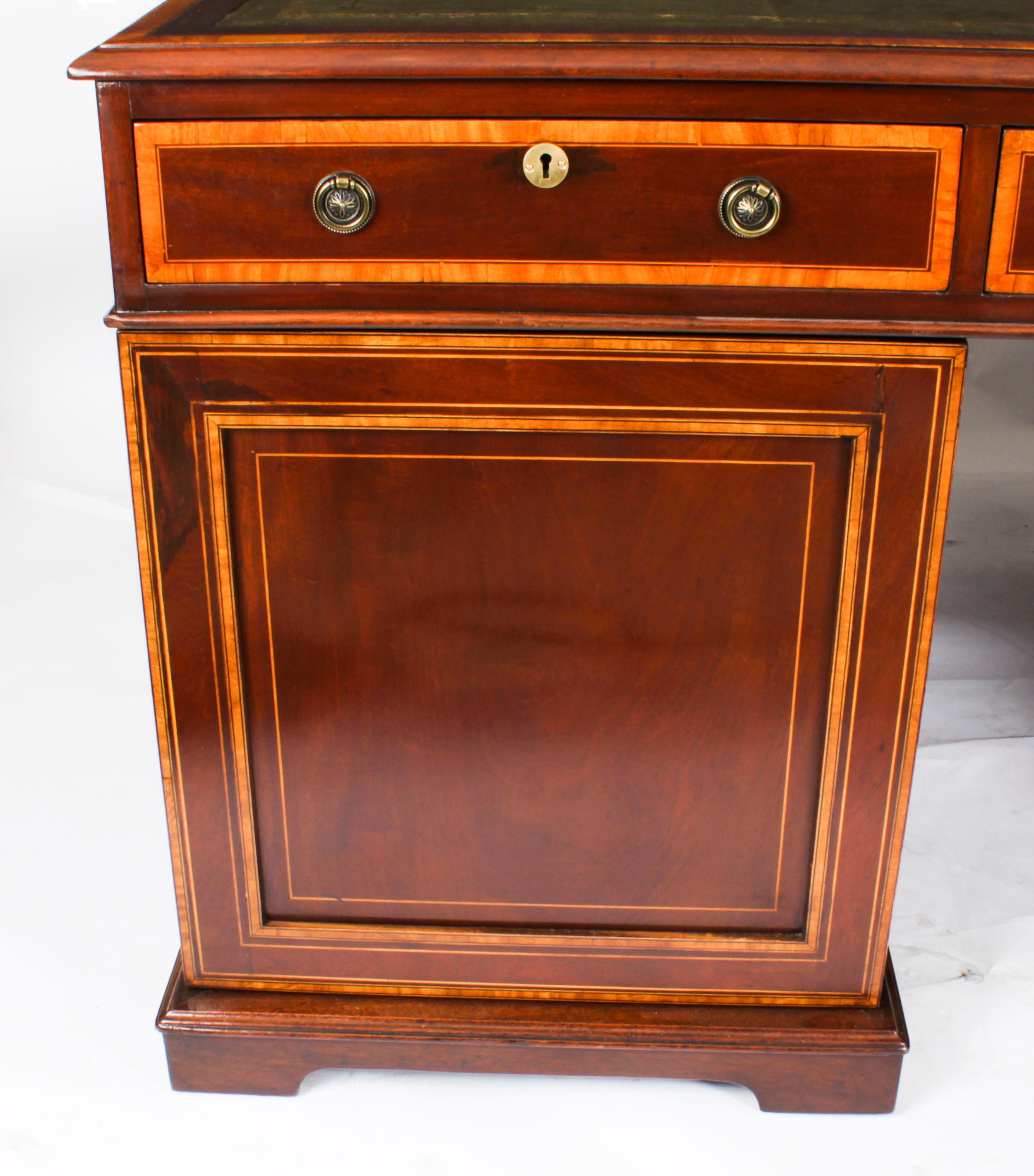 Antique Victorian Flame Mahogany Partners Pedestal Desk 19th Century For Sale 5