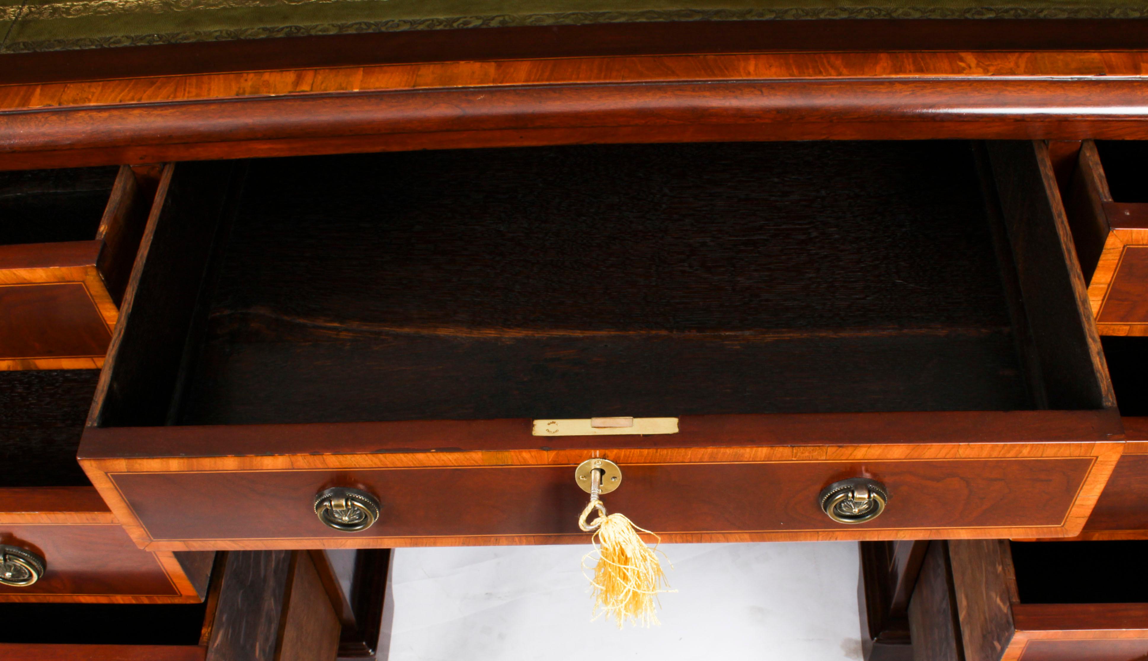 Antique Victorian Flame Mahogany Partners Pedestal Desk 19th Century For Sale 12