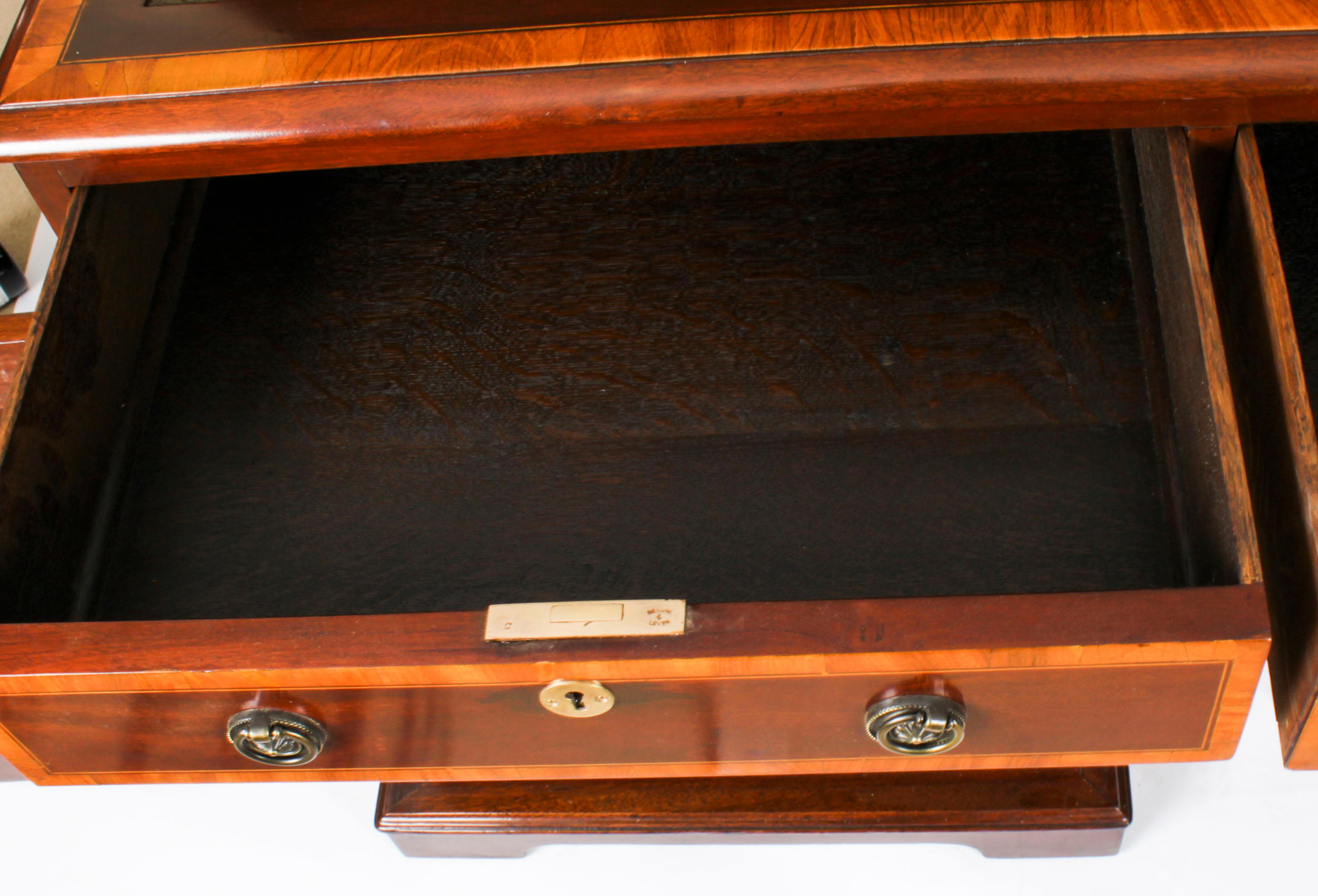 Antiker viktorianischer Partner-Schreibtisch aus geflammtem Mahagoni, 19. Jahrhundert im Zustand „Gut“ im Angebot in London, GB
