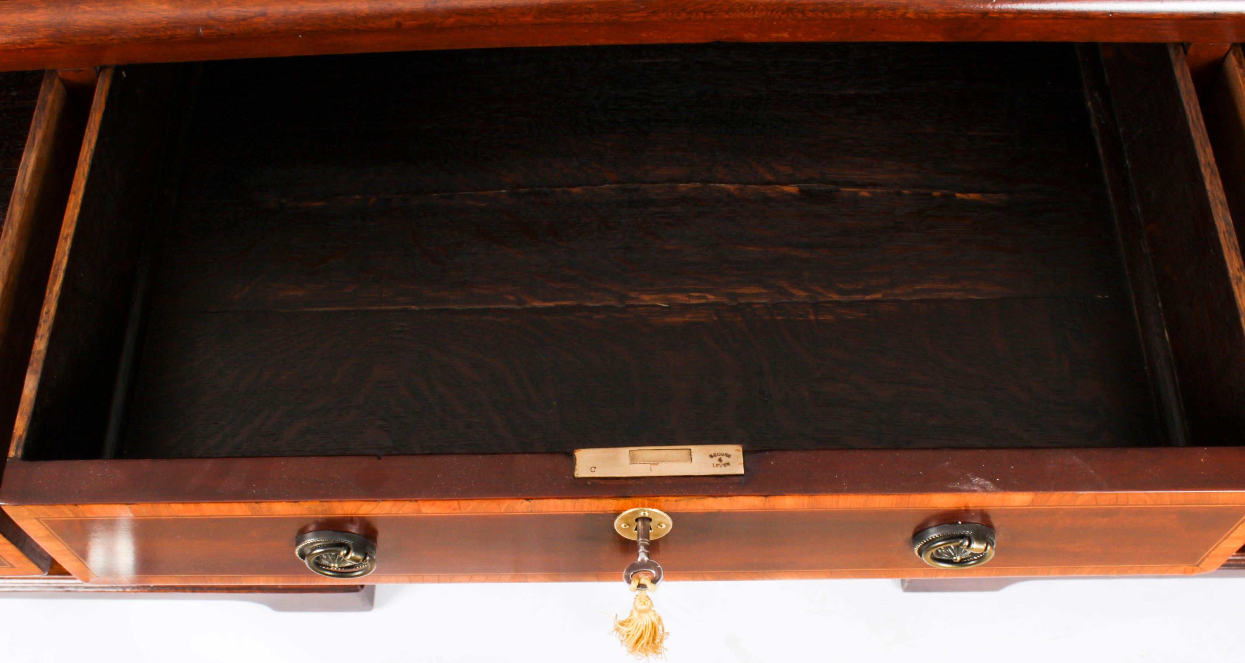 Antiker viktorianischer Partner-Schreibtisch aus geflammtem Mahagoni, 19. Jahrhundert im Angebot 1