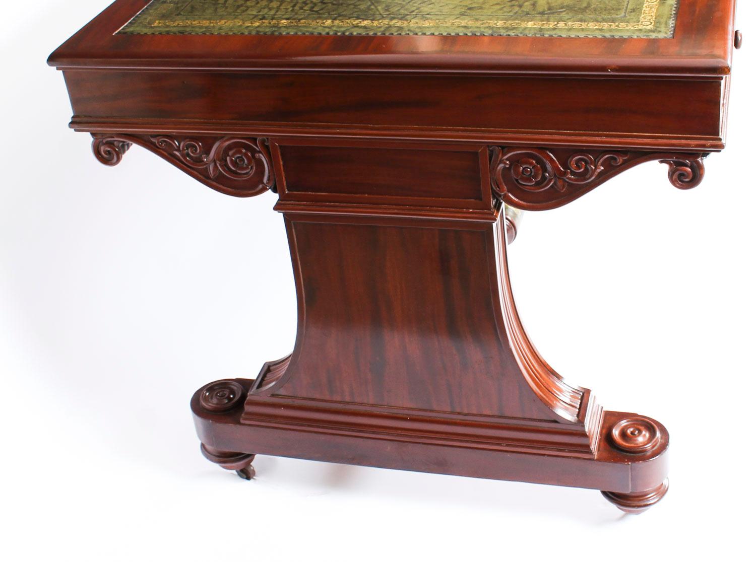 Antique Victorian Flame Mahogany Writing Library Centre Table, 19th Century 3
