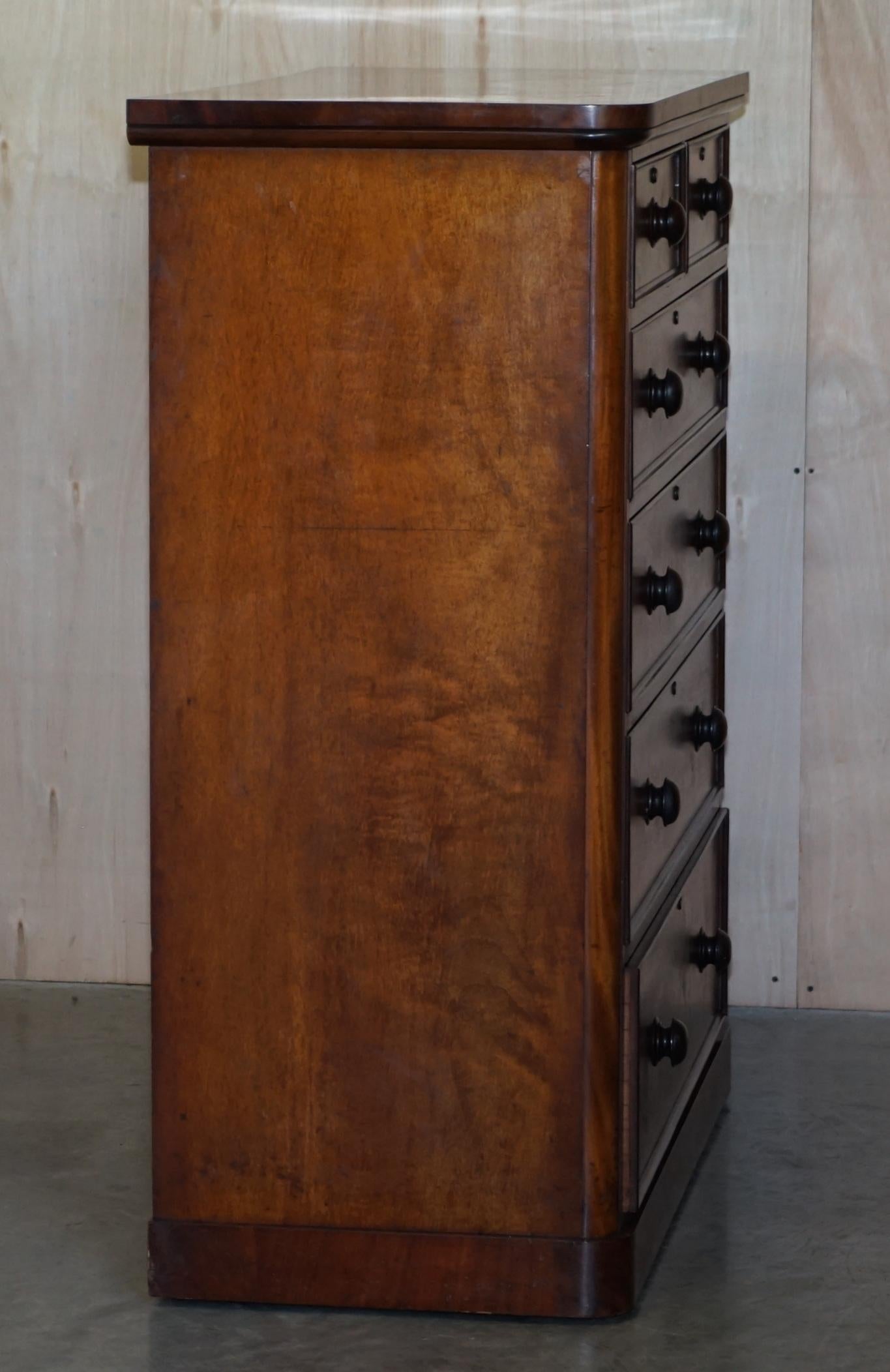 Antike viktorianische Kommode aus geflammtem Hartholz mit zwei über vier Schubladen und Holzpatina im Angebot 4