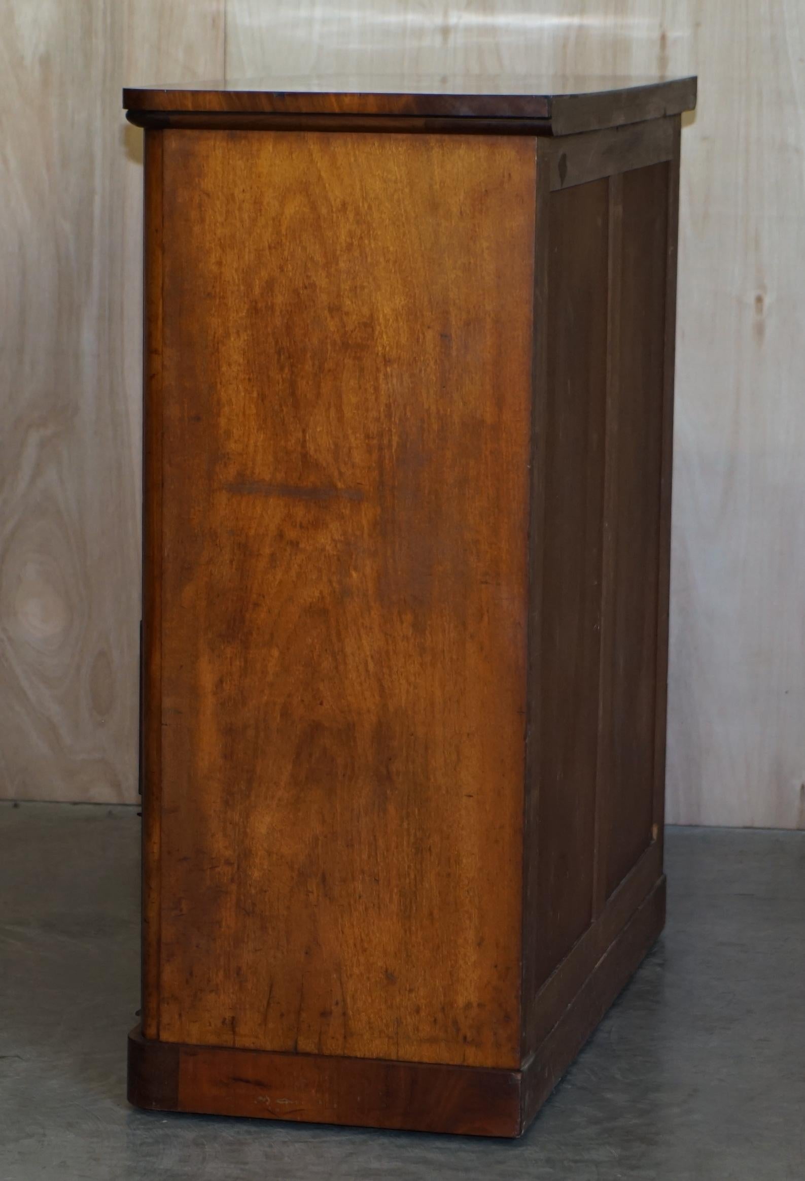 Antike viktorianische Kommode aus geflammtem Hartholz mit zwei über vier Schubladen und Holzpatina im Angebot 8