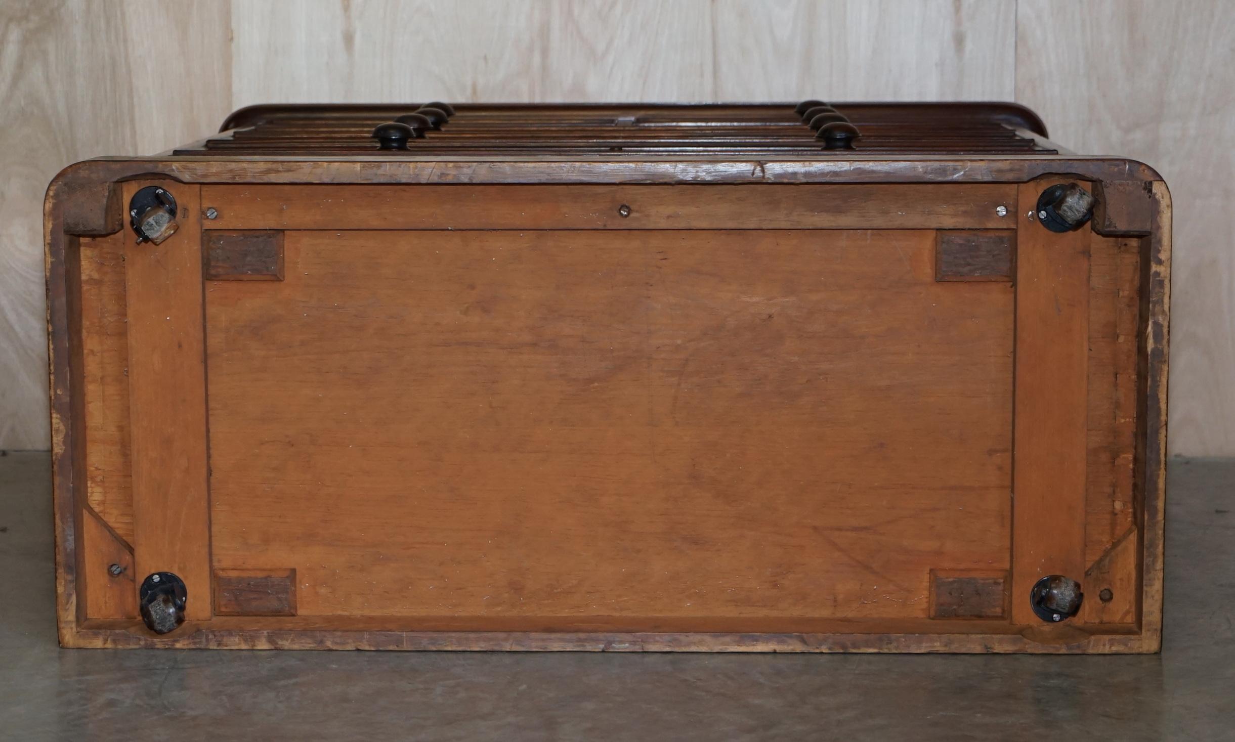 Antike viktorianische Kommode aus geflammtem Hartholz mit zwei über vier Schubladen und Holzpatina im Angebot 13
