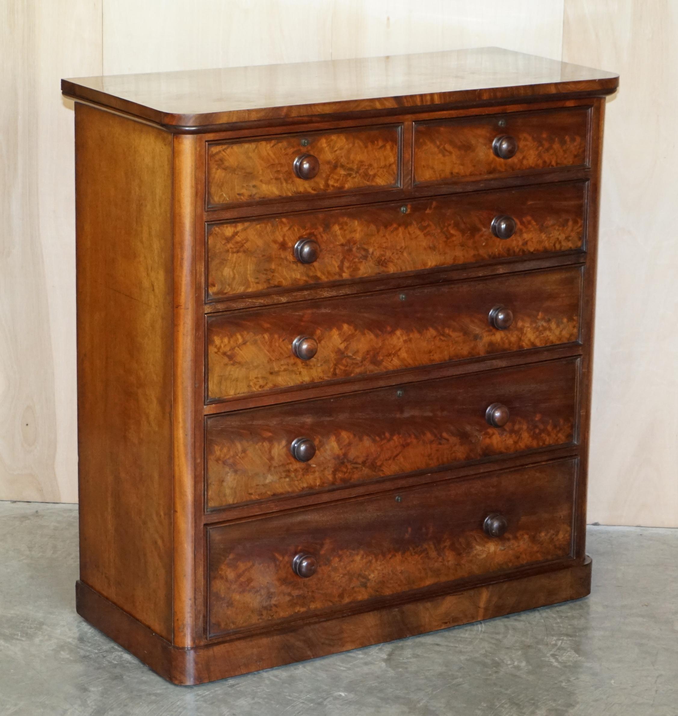 We are delighted to offer for sale this lovely large scaled, Flamed Mahogany, Victorian two over four, chest of drawers

A good looking well made and decorative piece, this is a lovely size, it really is just the right mix of large but not