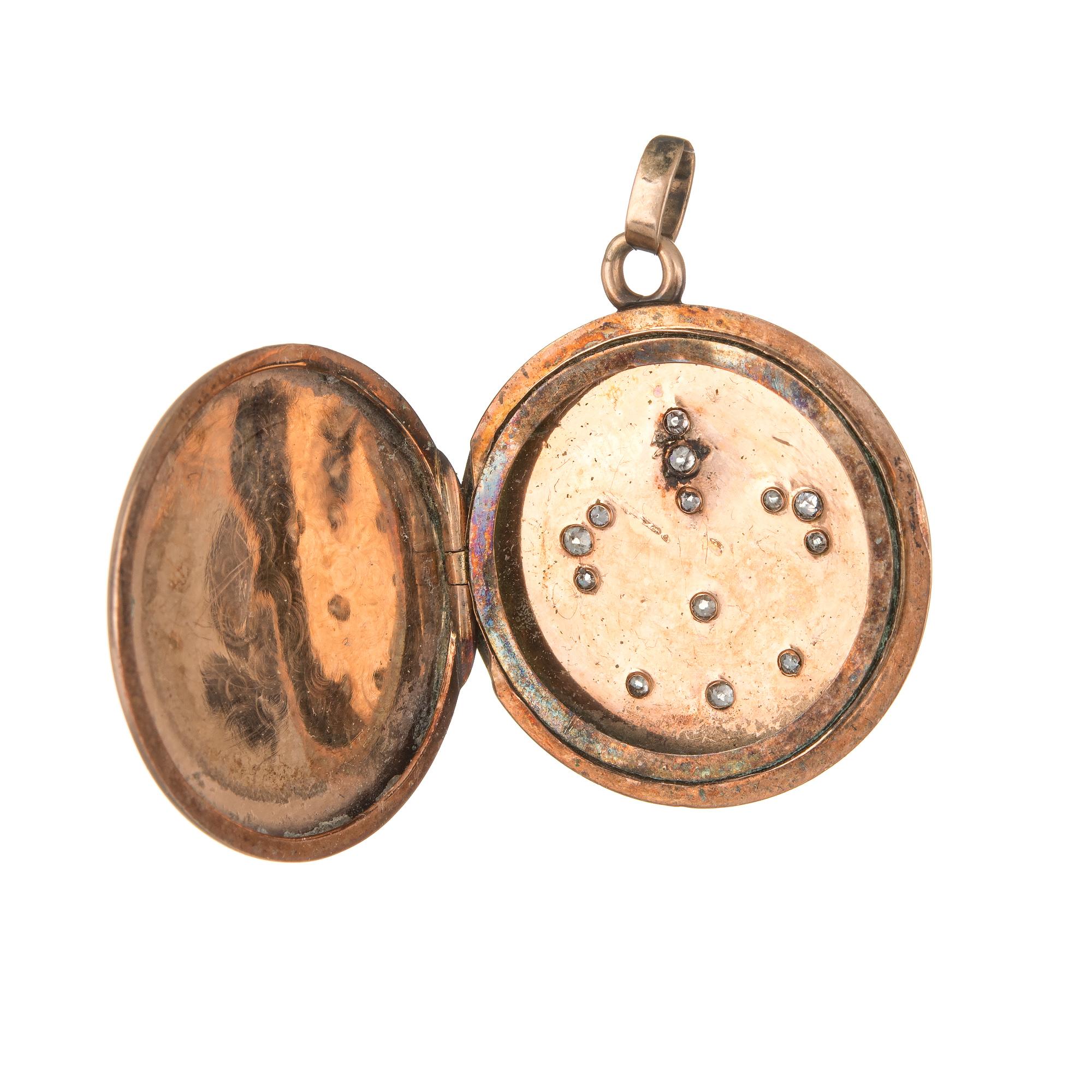 fleur de lis locket