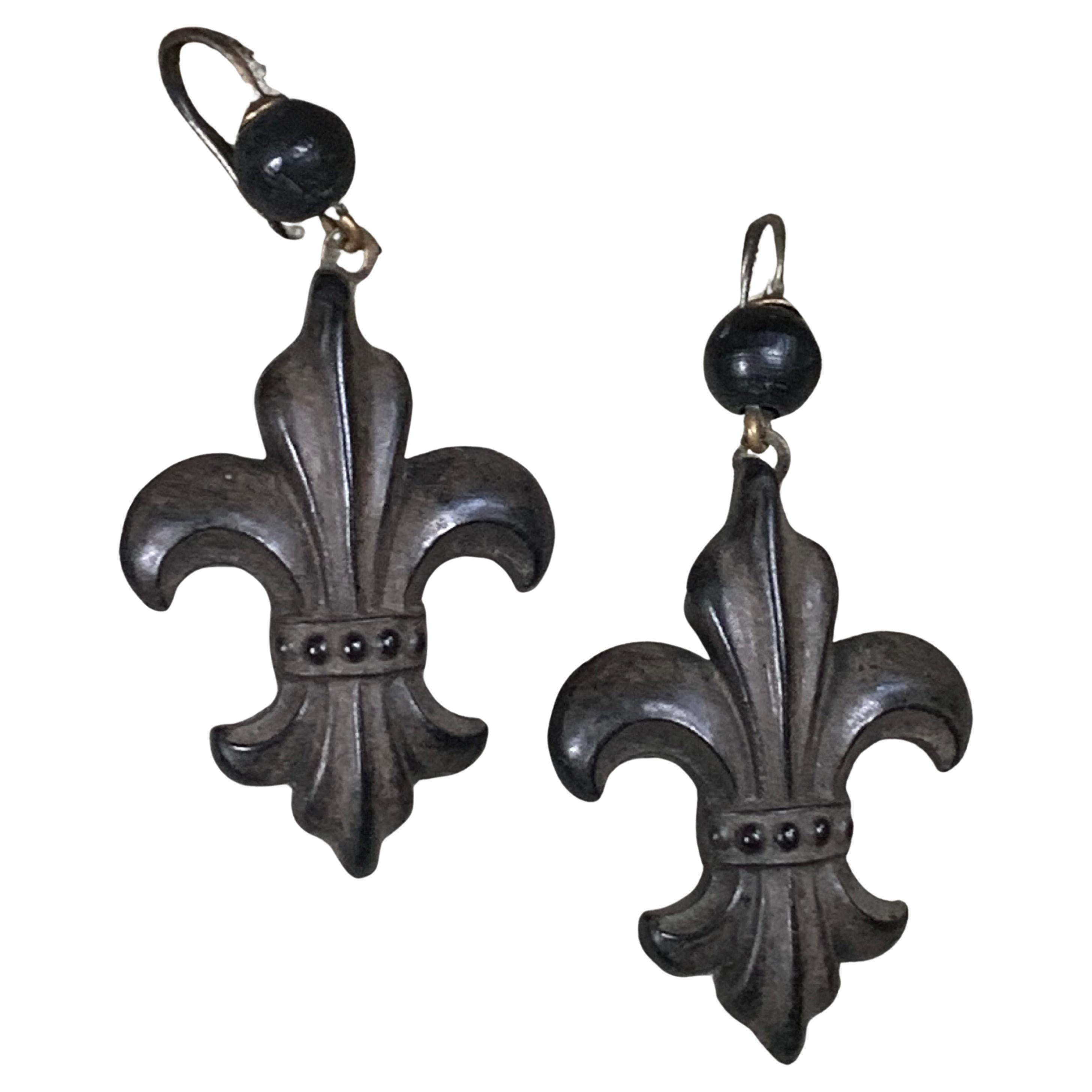 Antique Victorian Fleur- de- Lys Dangle Earrings Vulcanite Glas Metall Fittings For Sale