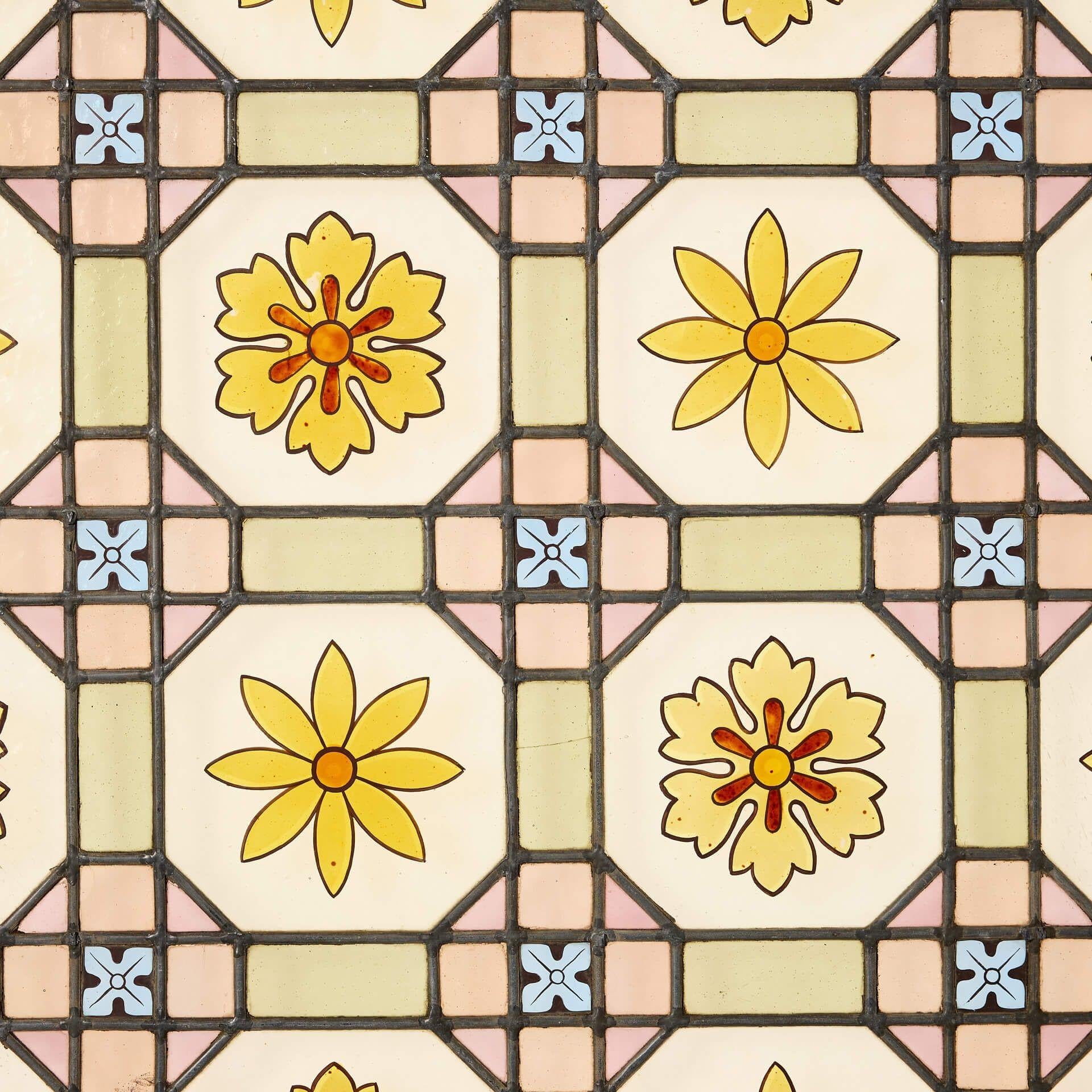 Victorien Antique Victorian Floral Leaded Glass Window (fenêtre en verre au plomb) en vente