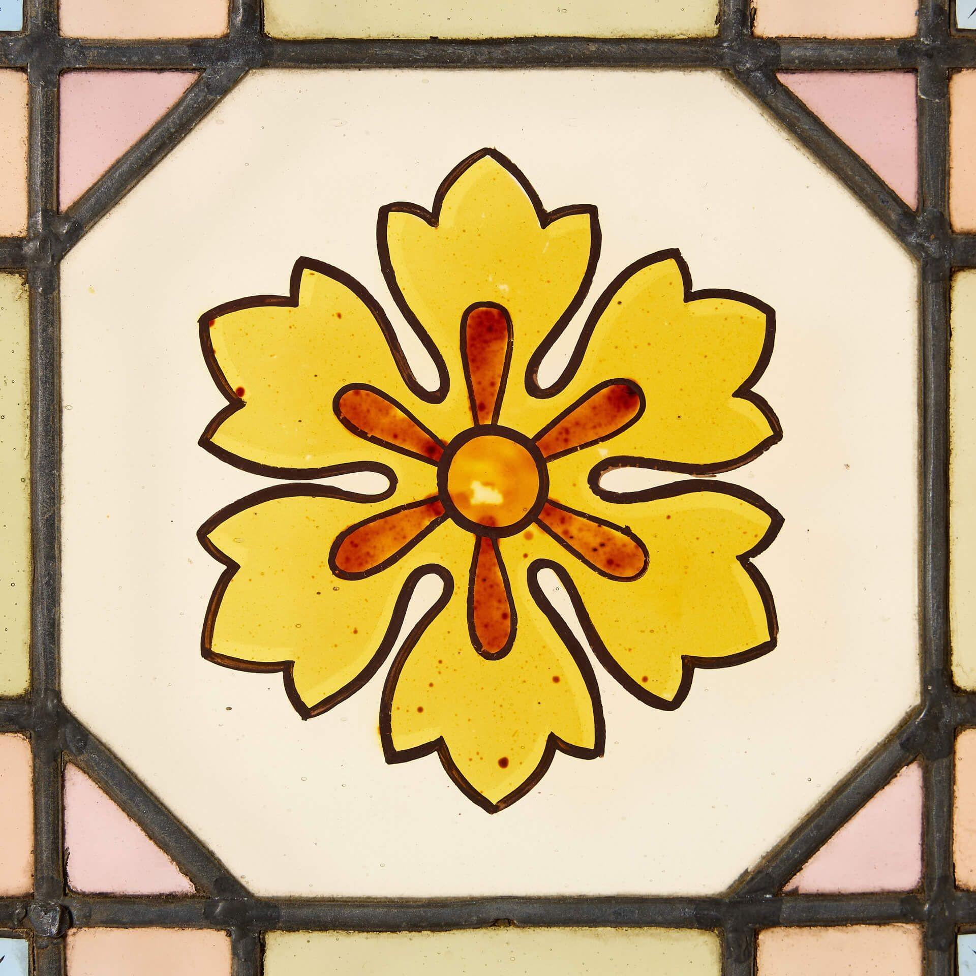 Anglais Antique Victorian Floral Leaded Glass Window (fenêtre en verre au plomb) en vente