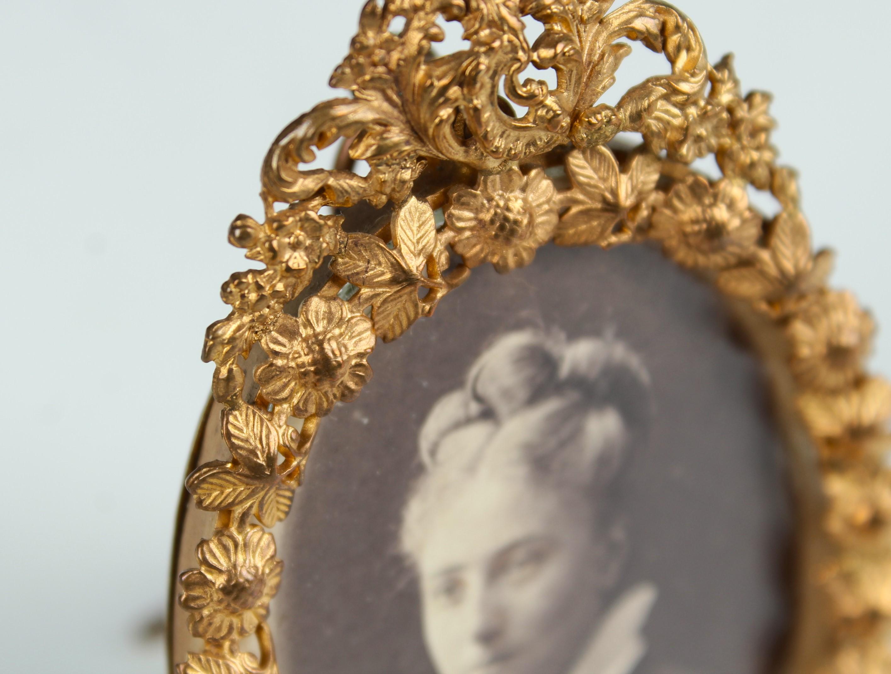 Beautiful picture frame from France circa 1880 with exceptional floral ornaments.

