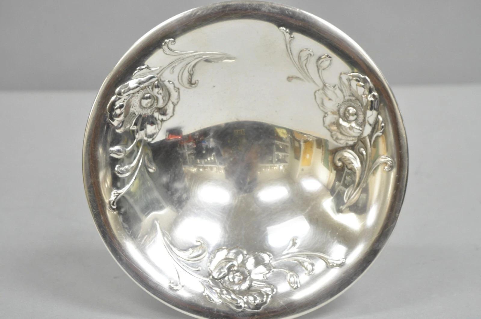 Antike viktorianische versilberte Kompottschale mit Fuß aus WMA Rogers mit Blumenrepousse, WMA (Unbekannt) im Angebot