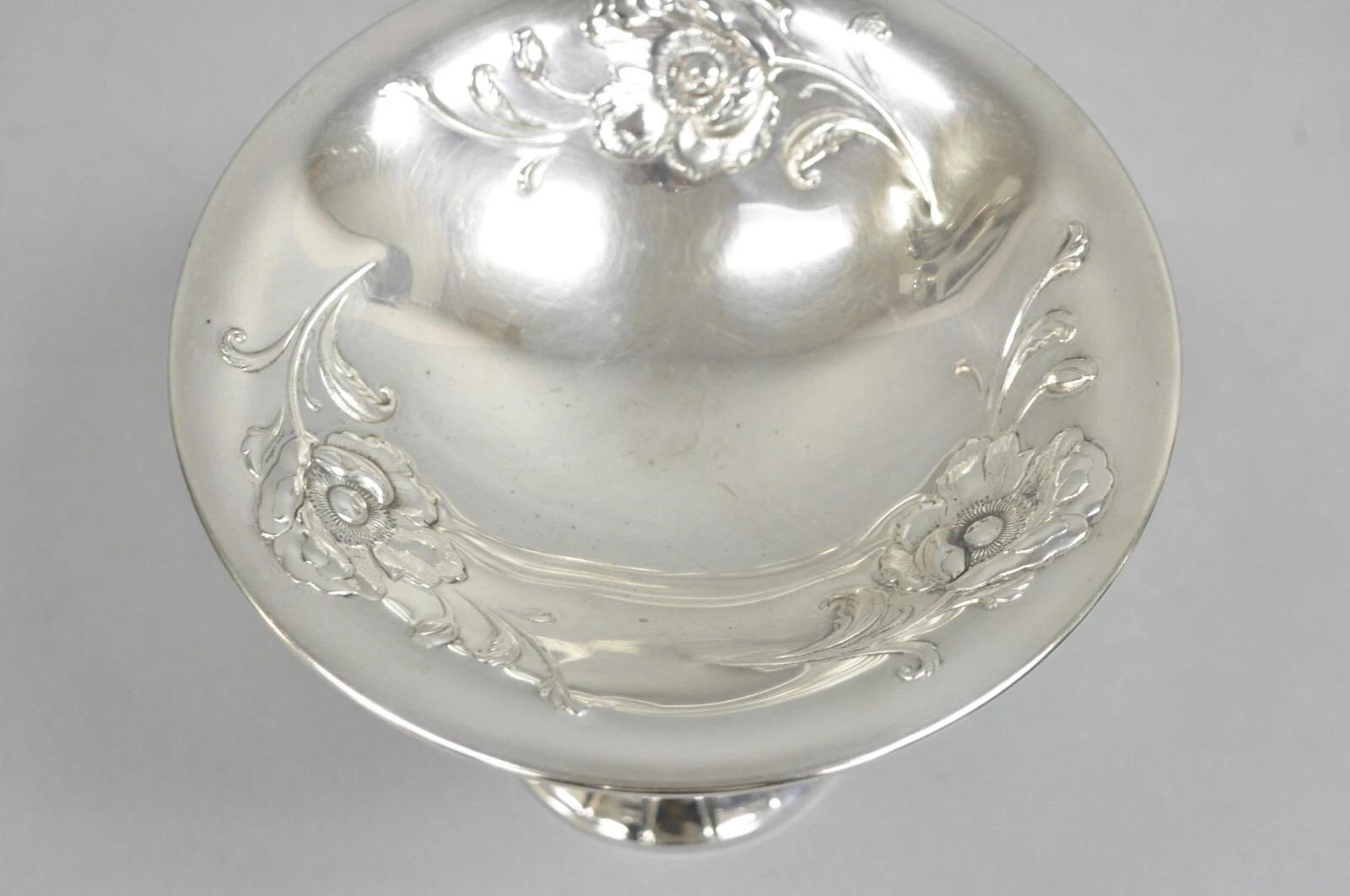 Antike viktorianische versilberte Kompottschale mit Fuß aus WMA Rogers mit Blumenrepousse, WMA im Zustand „Gut“ im Angebot in Philadelphia, PA