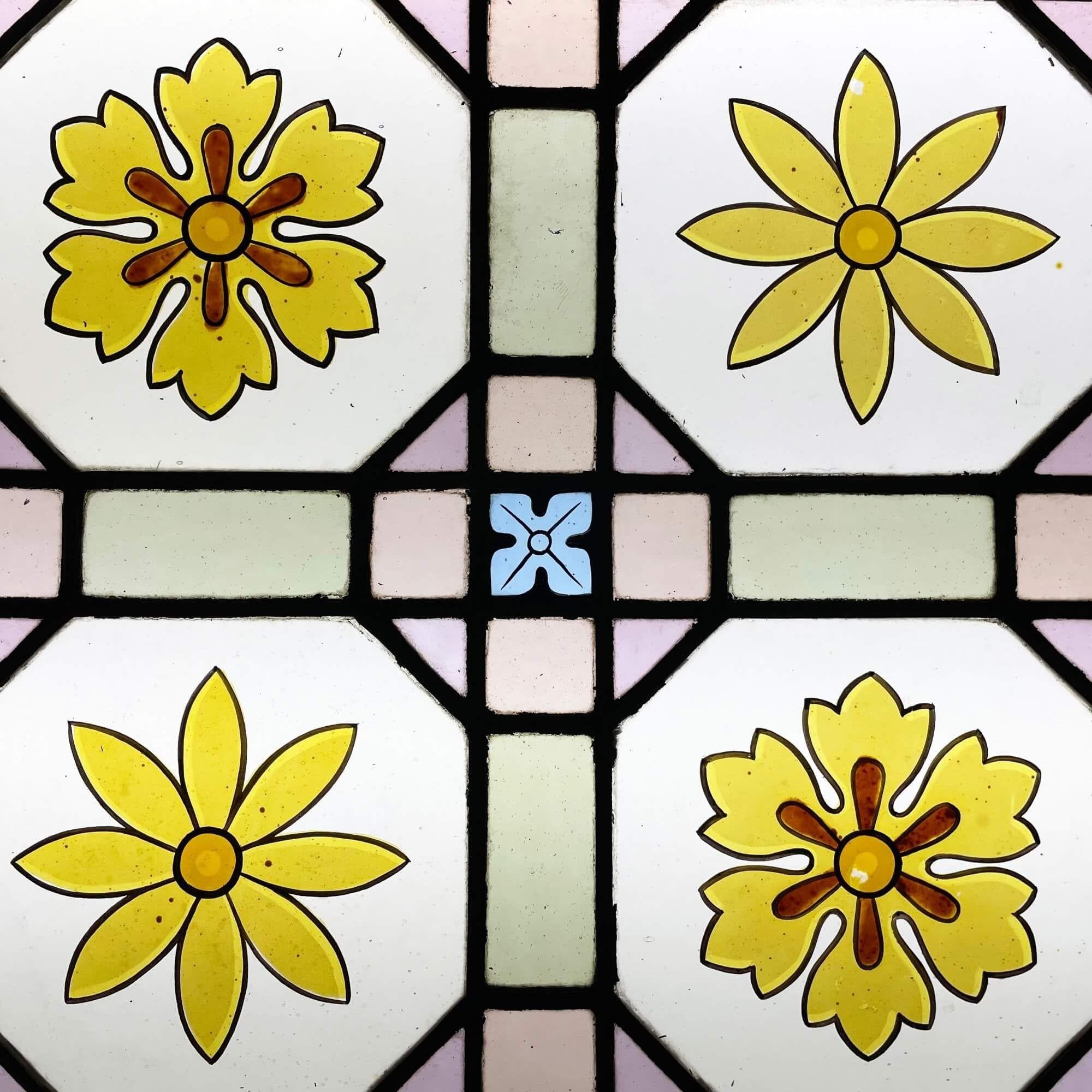Antique Victorian Floral Stained Glass Window In Fair Condition In Wormelow, Herefordshire