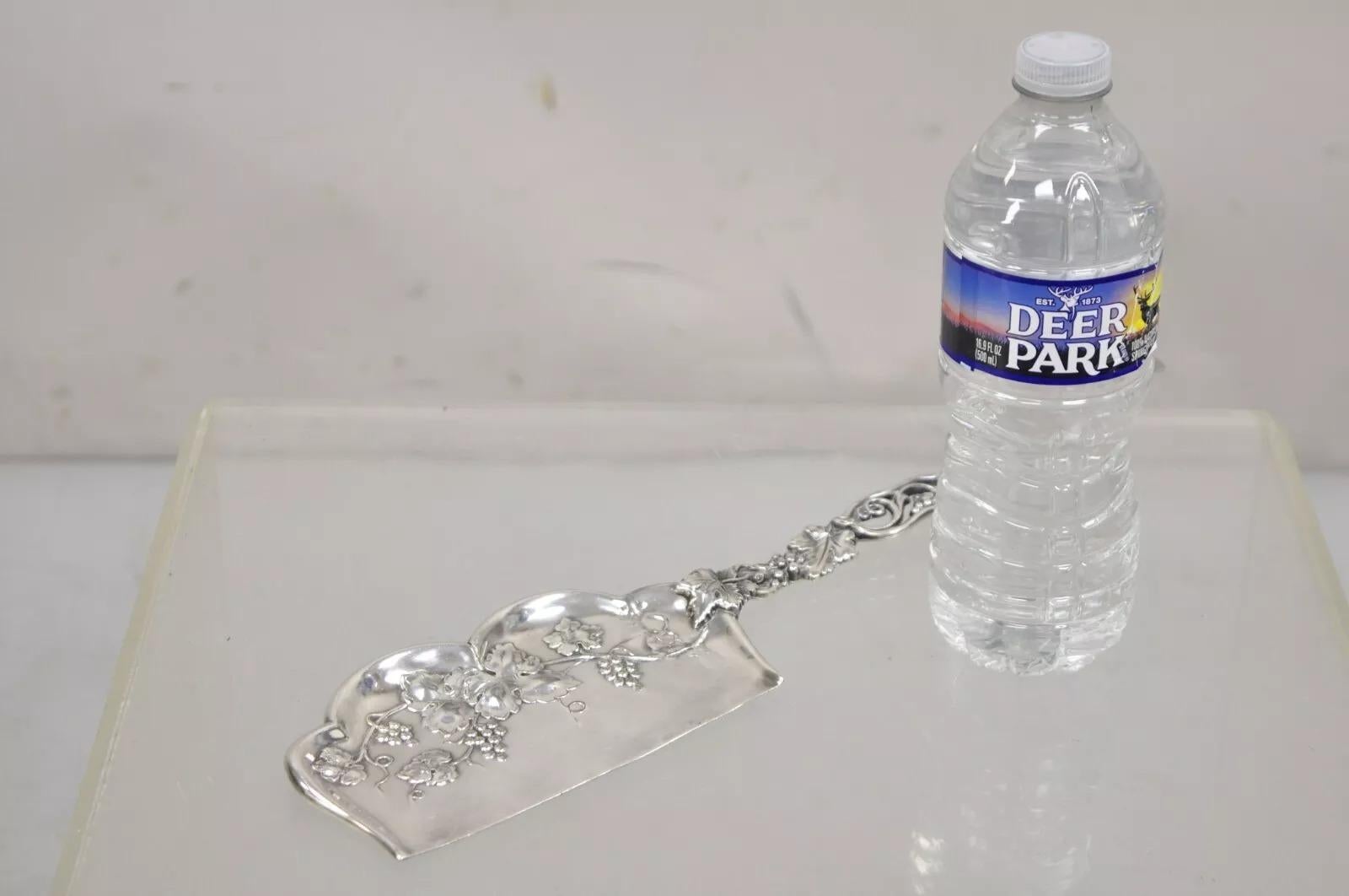 Ancien ramasse-miettes-miettes victorien Forbes Silver Co Grapevine Silver Plated en vente 3