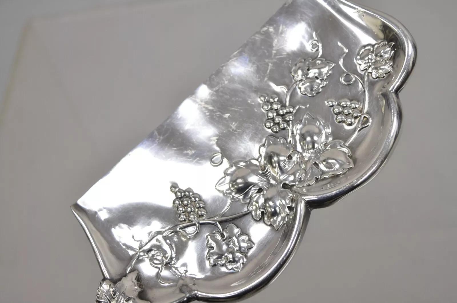 20ième siècle Ancien ramasse-miettes-miettes victorien Forbes Silver Co Grapevine Silver Plated en vente