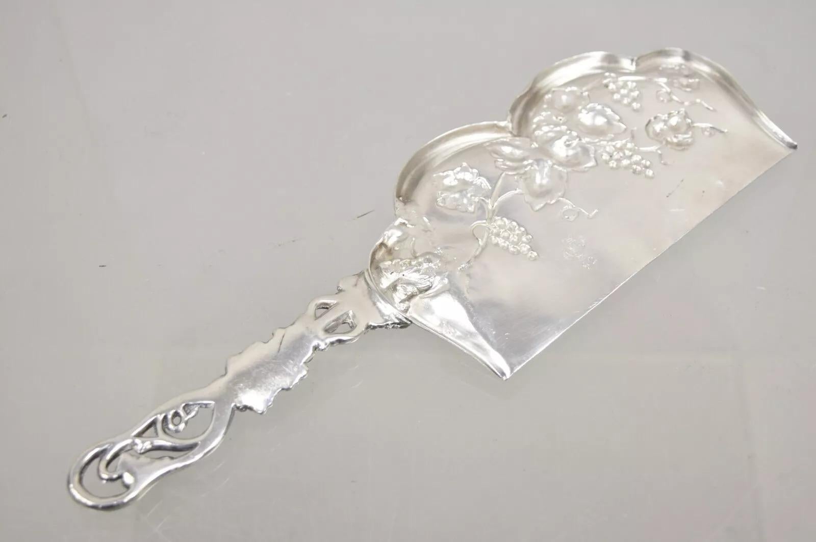 Ancien ramasse-miettes-miettes victorien Forbes Silver Co Grapevine Silver Plated en vente 1