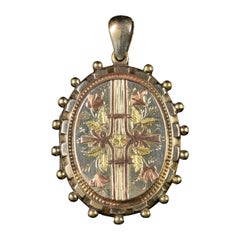 Antique Victorian Forget Me Not Locket 18 Carat Gold, circa 1890 Antique Victorian Forget Me Not Locket 18 Carat Gold, circa 1890