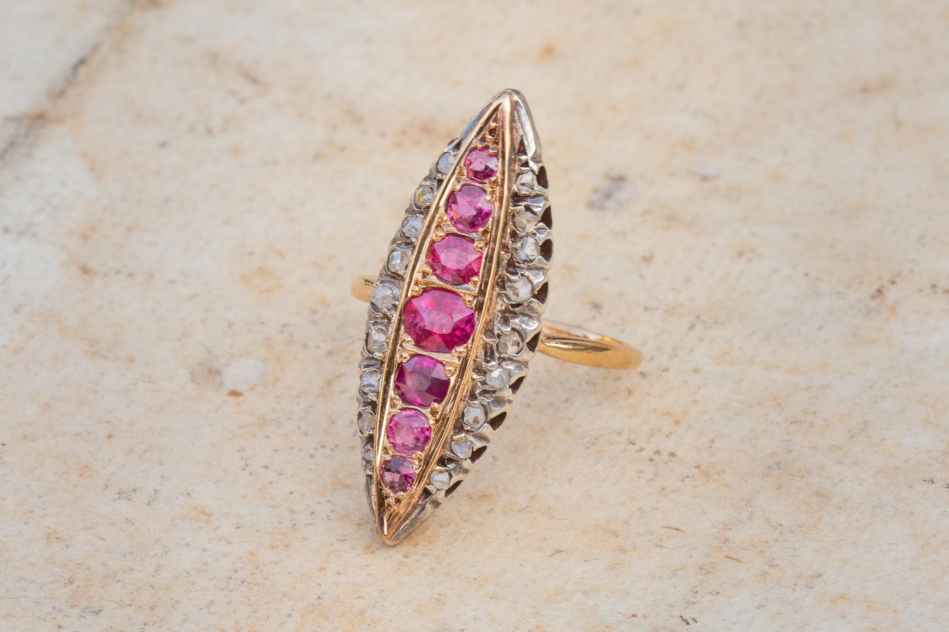 Antiker viktorianischer französischer 18 Karat Gold Diamant- und Rubin-Cluster-Ring Navette Marquise 3