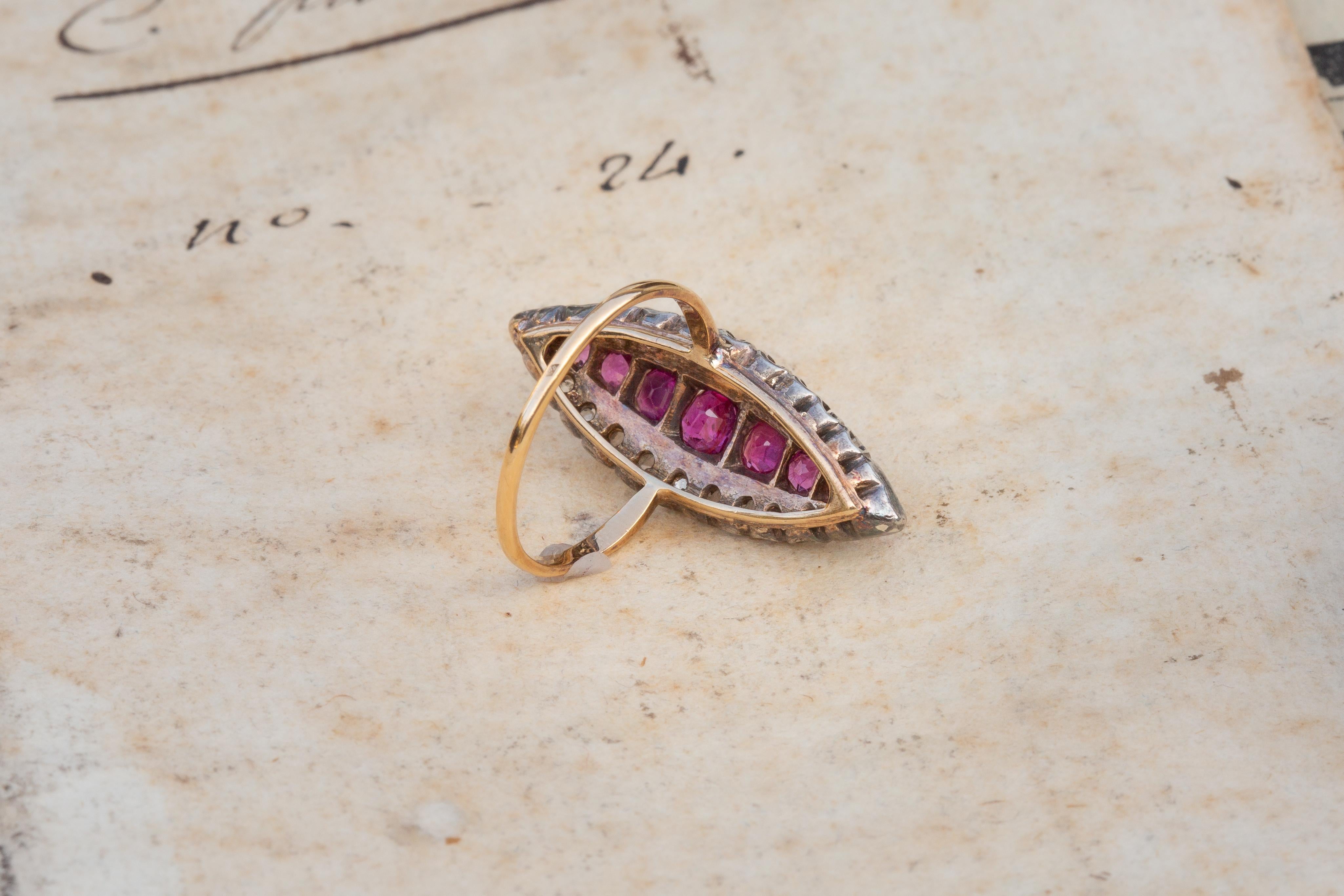 Antiker viktorianischer französischer 18 Karat Gold Diamant- und Rubin-Cluster-Ring Navette Marquise für Damen oder Herren