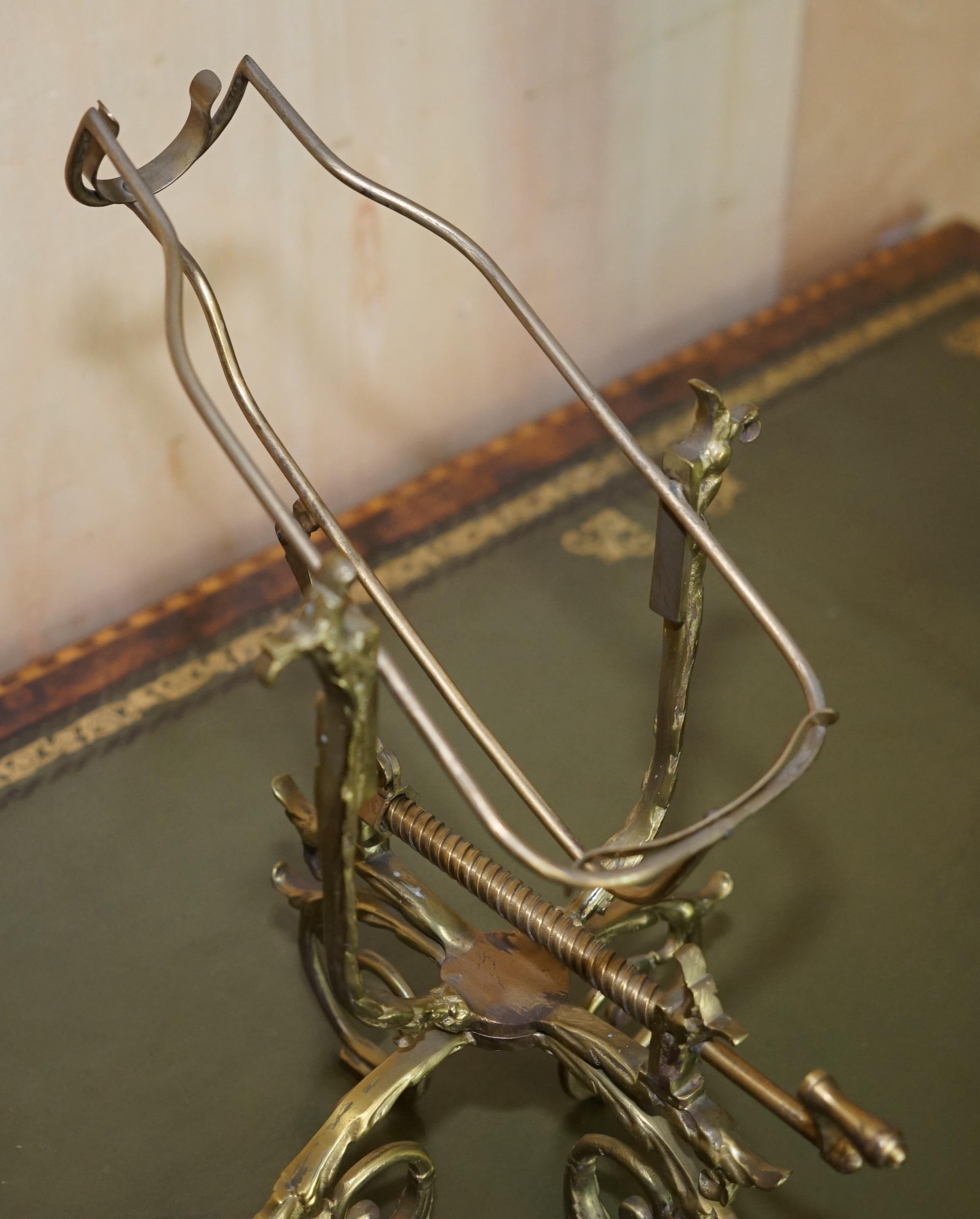 ANTiQUE VICTORIAN FRENCH BRASS MECHANiCAL WINE POURER ADD A TOUCH OF CLASS! In Good Condition For Sale In West Sussex, Pulborough