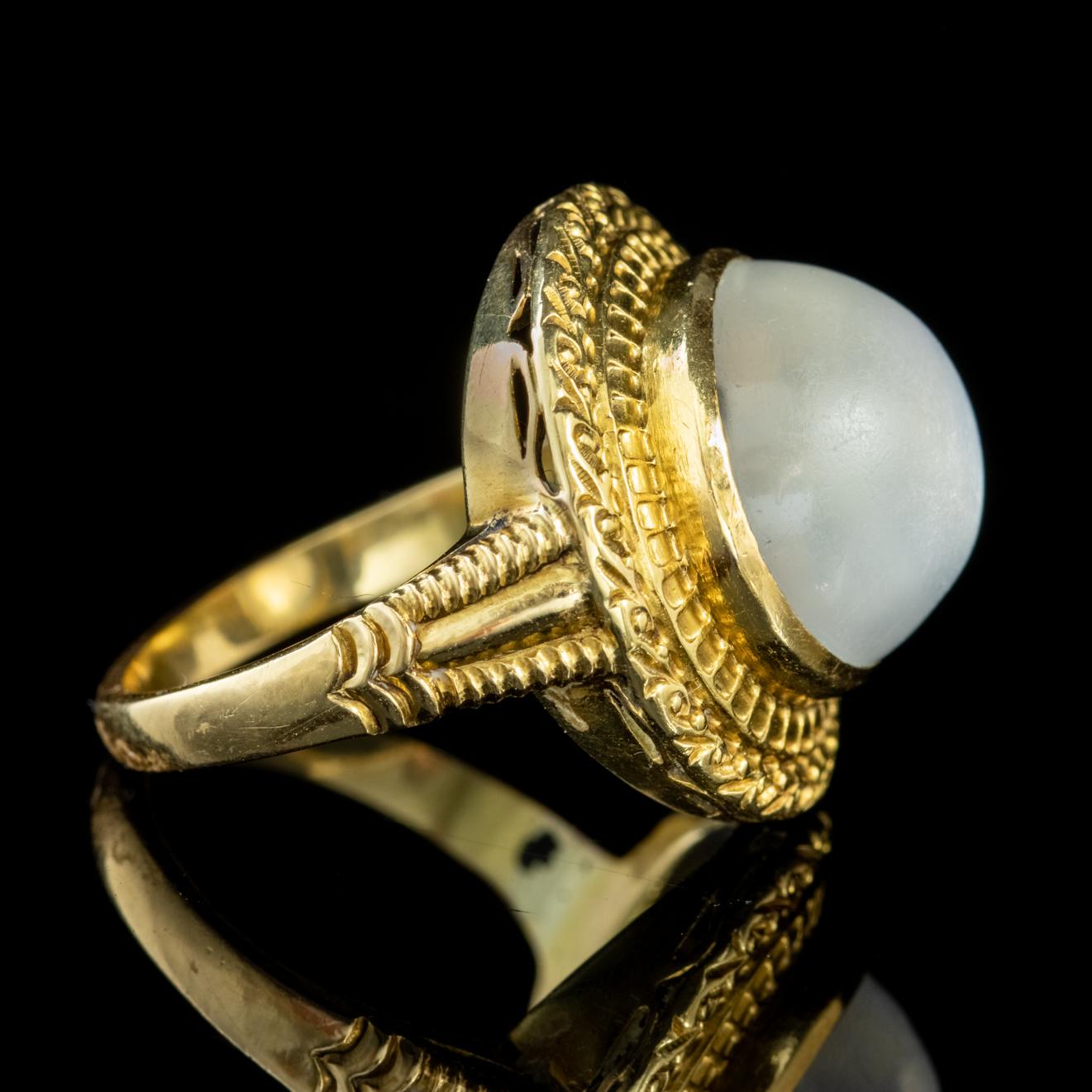 Women's Antique Victorian French Cabochon Moonstone 18 Carat Gold Ring For Sale