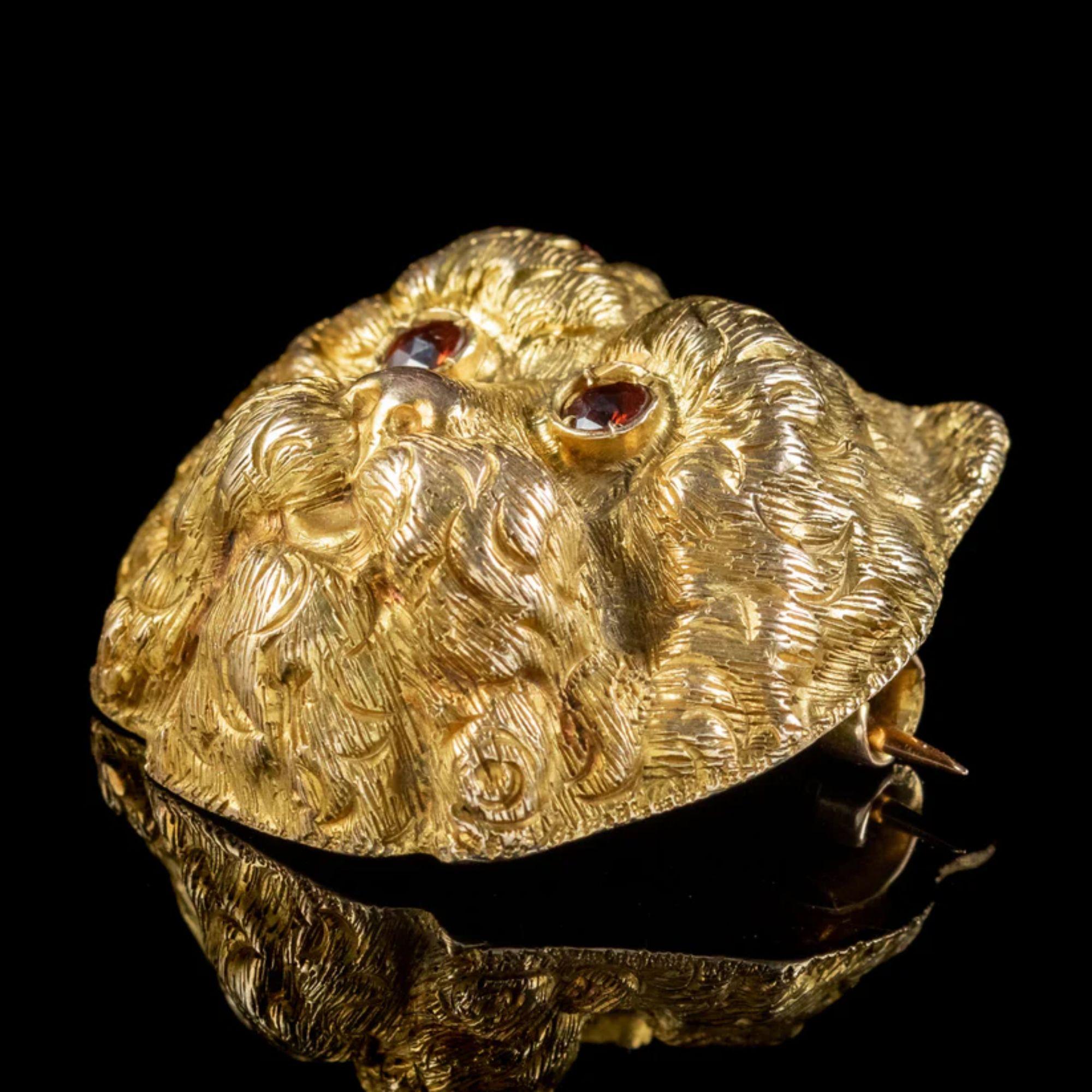 Antique Victorian French Dog Brooch Garnet Eyes in 18 Carat Gold, circa 1880 In Good Condition For Sale In Kendal, GB