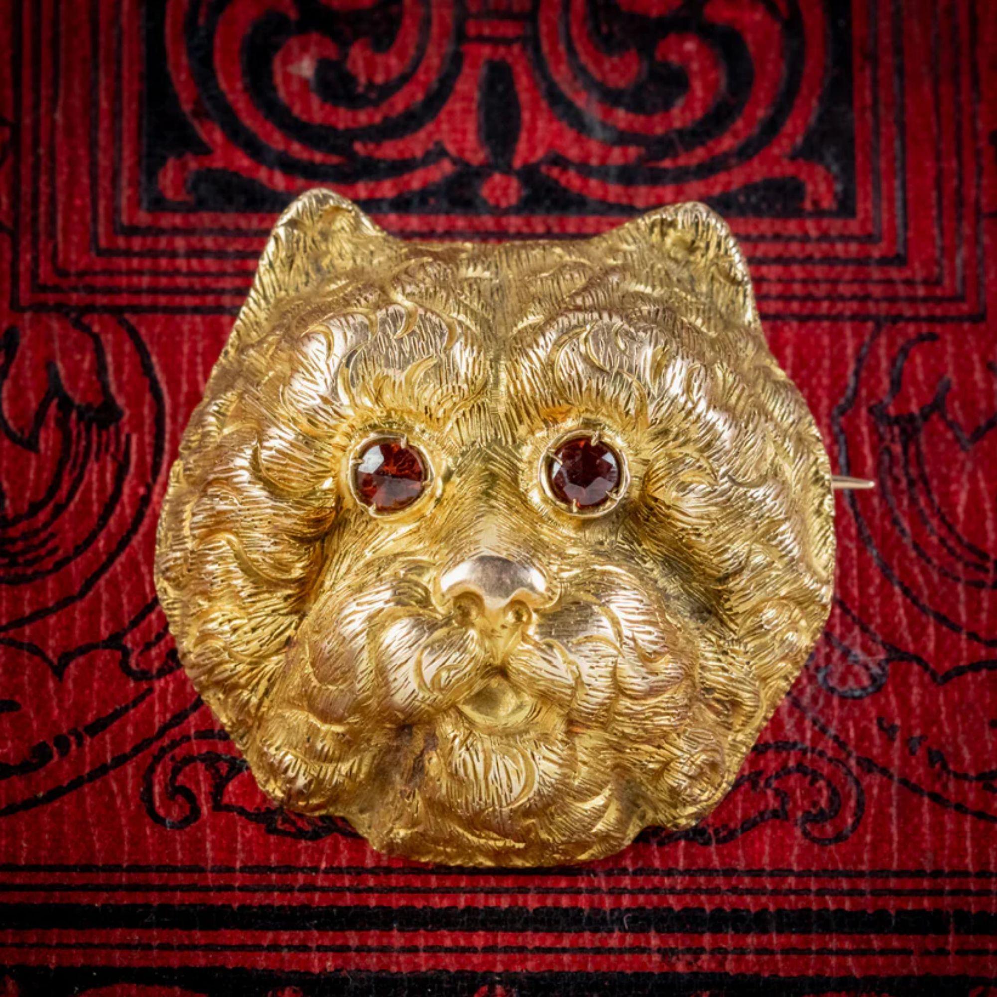 Antique Victorian French Dog Brooch Garnet Eyes in 18 Carat Gold, circa 1880 For Sale 1