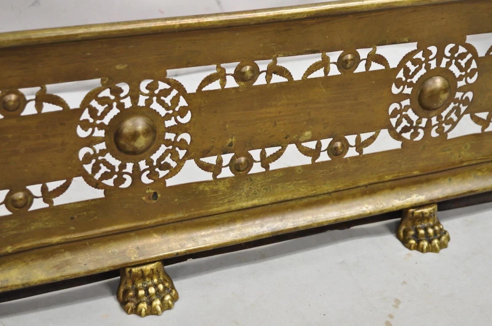 Vittoriano Antique French Empire in ottone con piede a zampa da 48