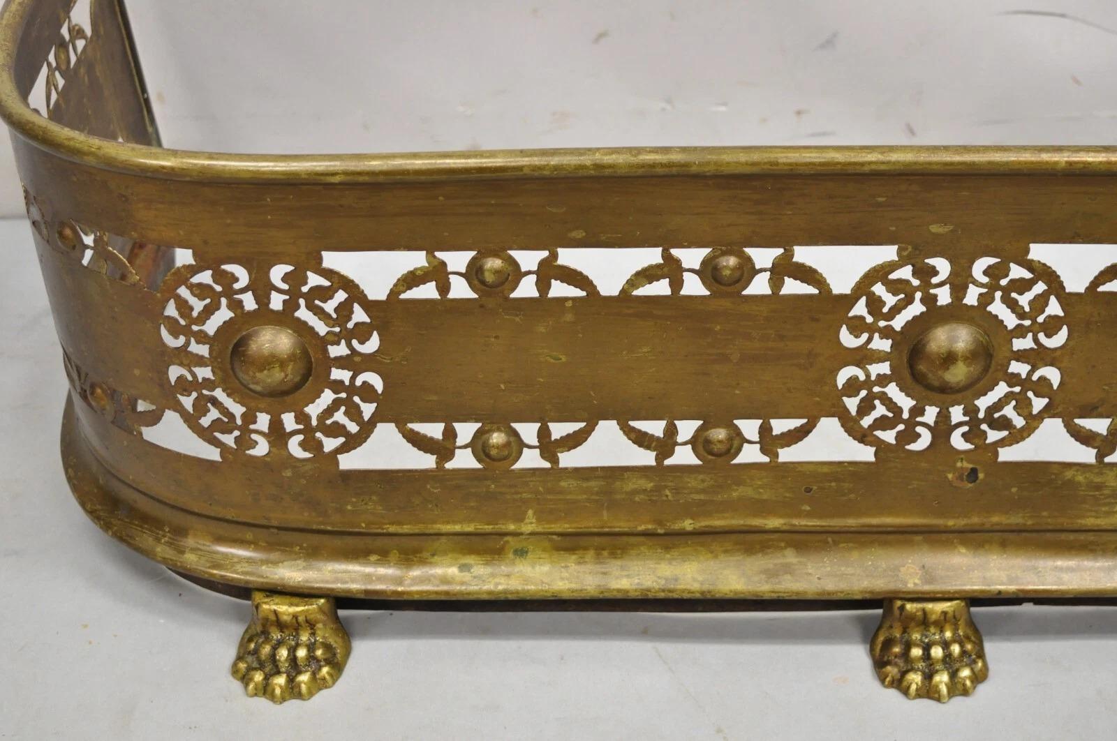Antique French Empire in ottone con piede a zampa da 48