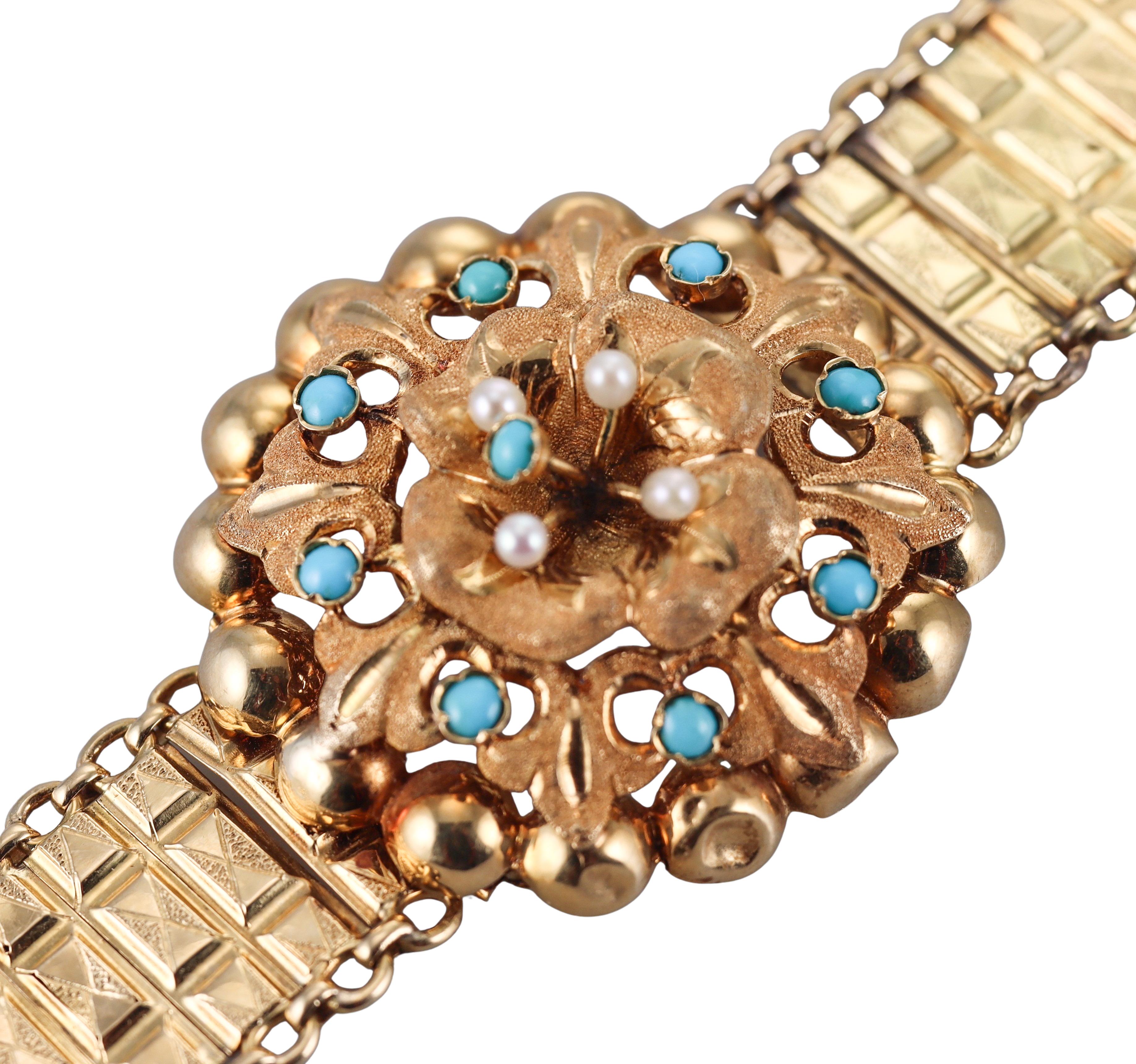 Antique Victorian era French made bracelet in 18k yellow gold, decorated with pearls and turquoise.
Bracelet is 6 3/8