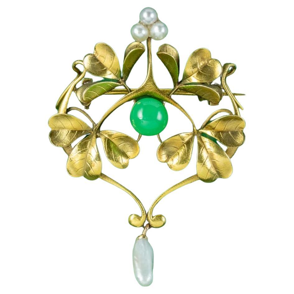 Antique Victorian French Jade Pearl Brooch in 18 Carat Gold, circa 1890 – 1901 For Sale