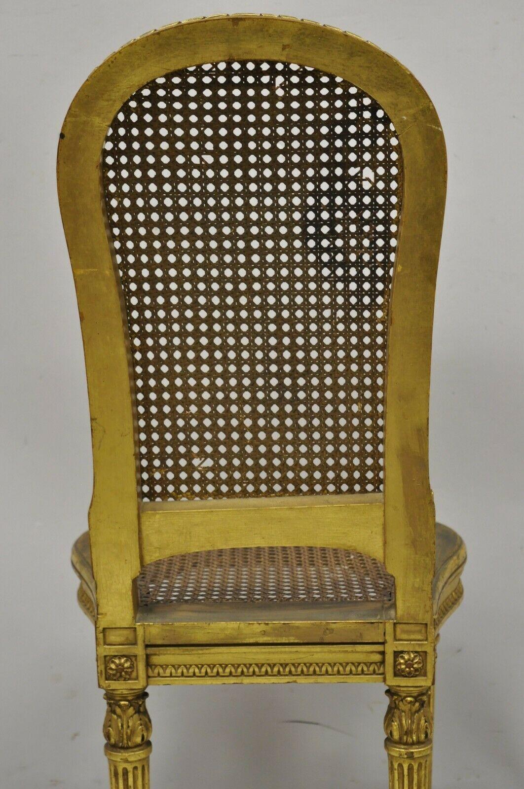 Antiker viktorianischer französischer Boudoir-Beistellstuhl aus vergoldetem Holz im Louis-XV-Stil im Angebot 2
