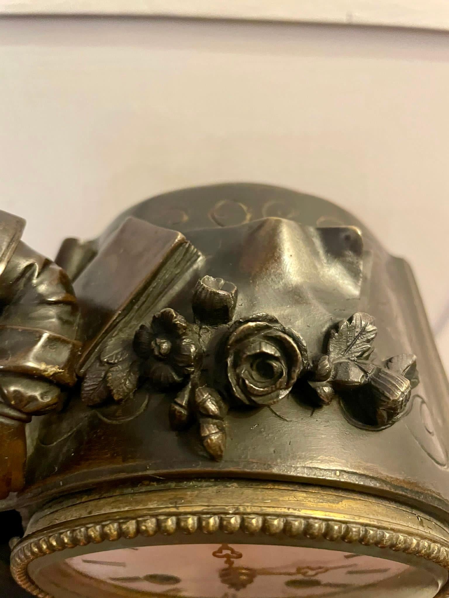 Horloge de cheminée victorienne française ancienne de qualité en bronze et marbre huit jours  Bon état - En vente à Suffolk, GB