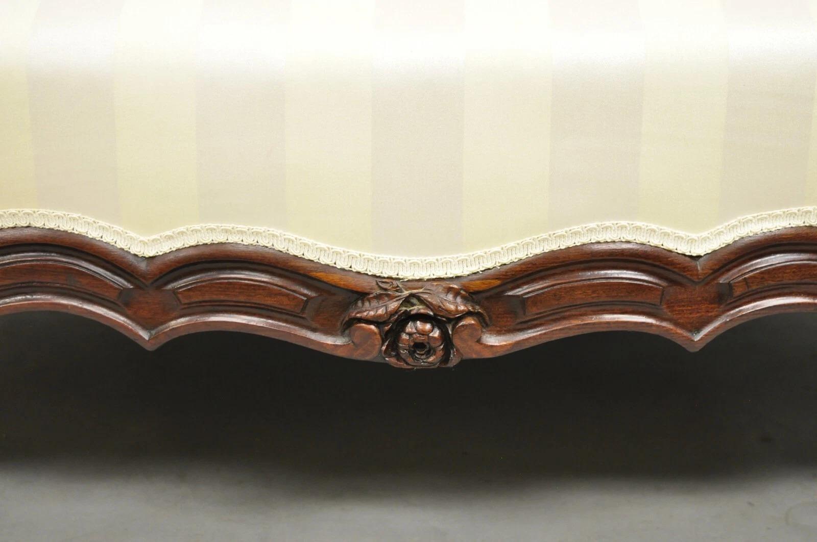 Vittoriano Antique French Rococo intagliato in mogano imbottito Divano salotto imbottito in vendita