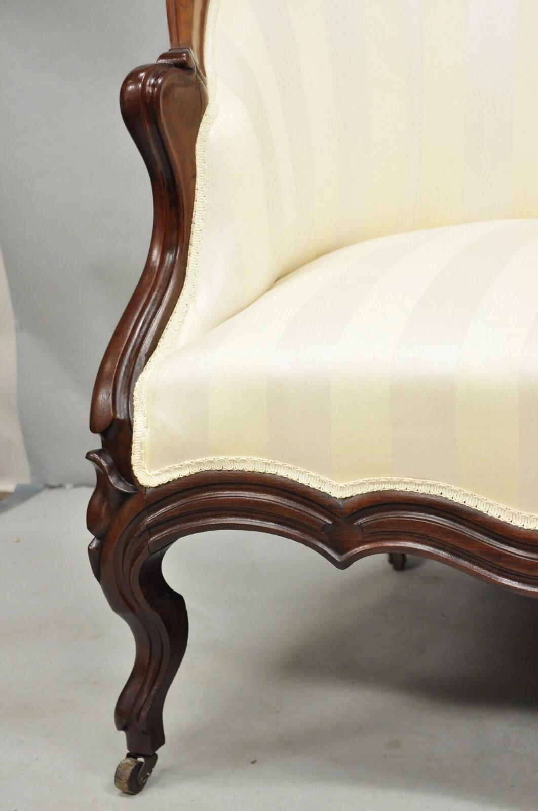 XX secolo Antique French Rococo intagliato in mogano imbottito Divano salotto imbottito in vendita