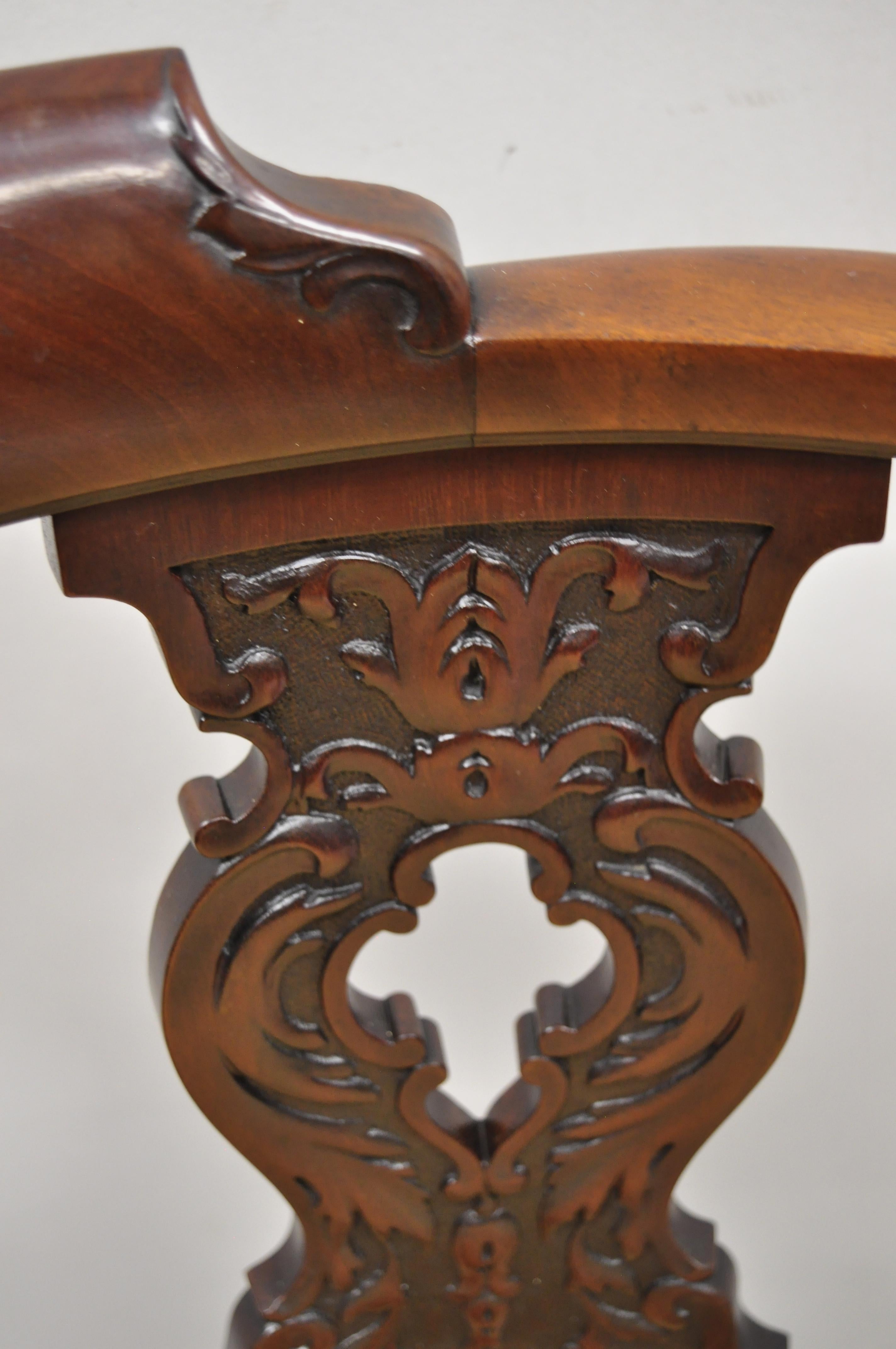 Nord-américain Ancienne chaise d'appoint de coiffeuse en acajou de style français victorien avec assise ronde en vente