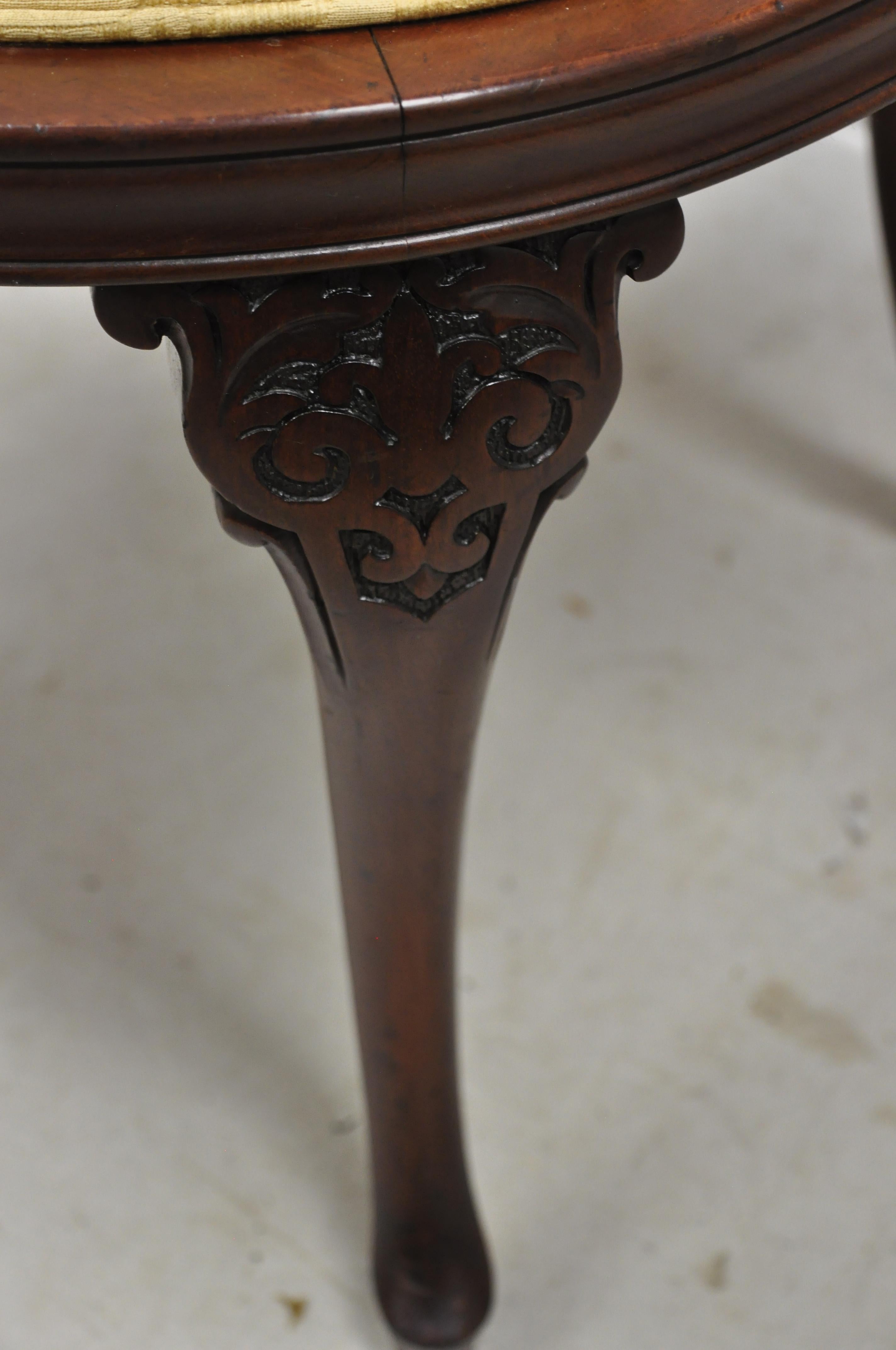 Antique Victorian French Style Mahogany Vanity Accent Side Chair with Round Seat For Sale 3