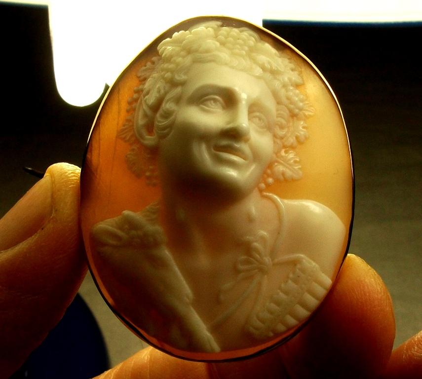 Antique Victorian Front Face God Pan Shell Cameo Brooch In Excellent Condition For Sale In London, GB