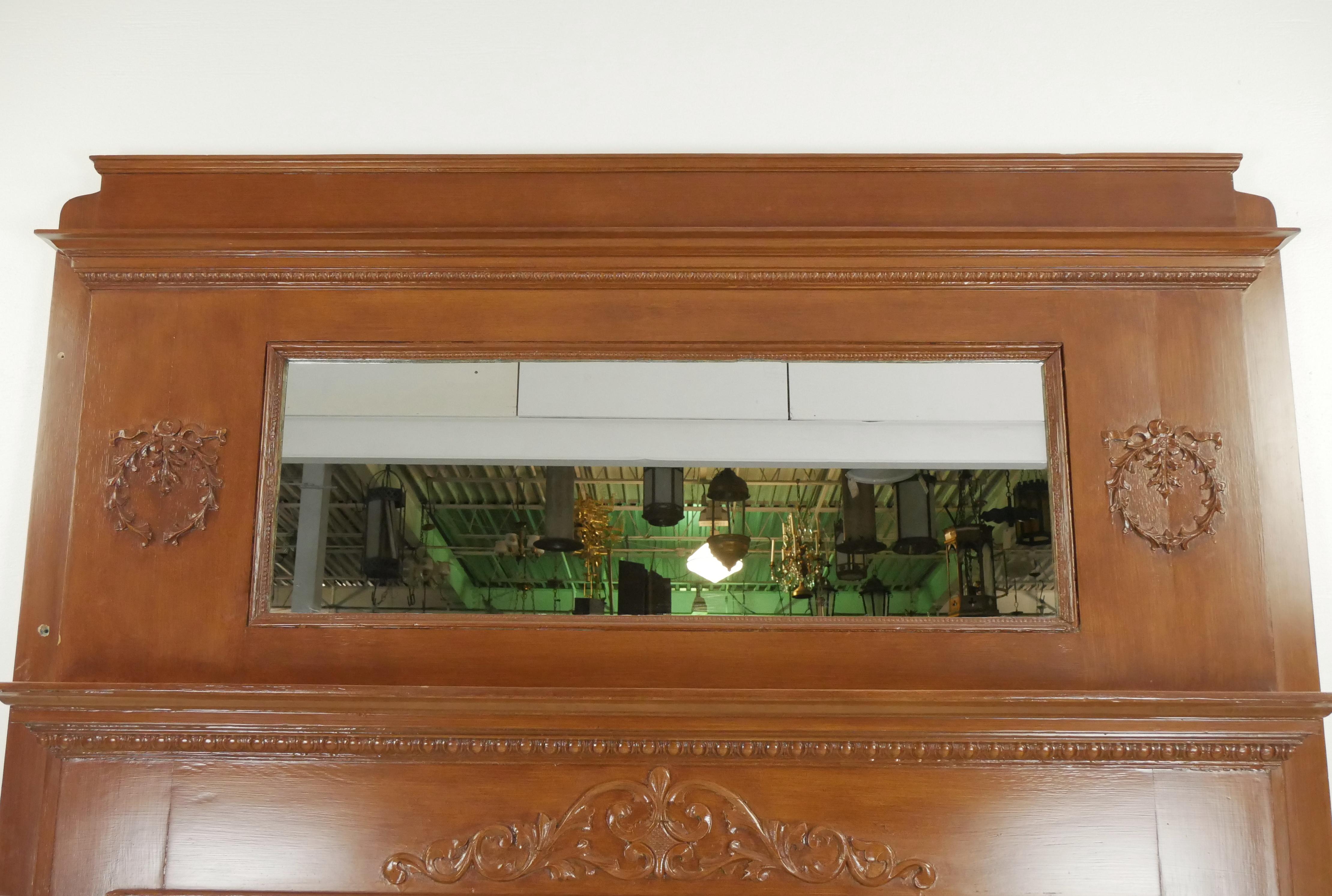 Repisa de madera antigua victoriana de tamaño natural con espejo Estadounidense en venta