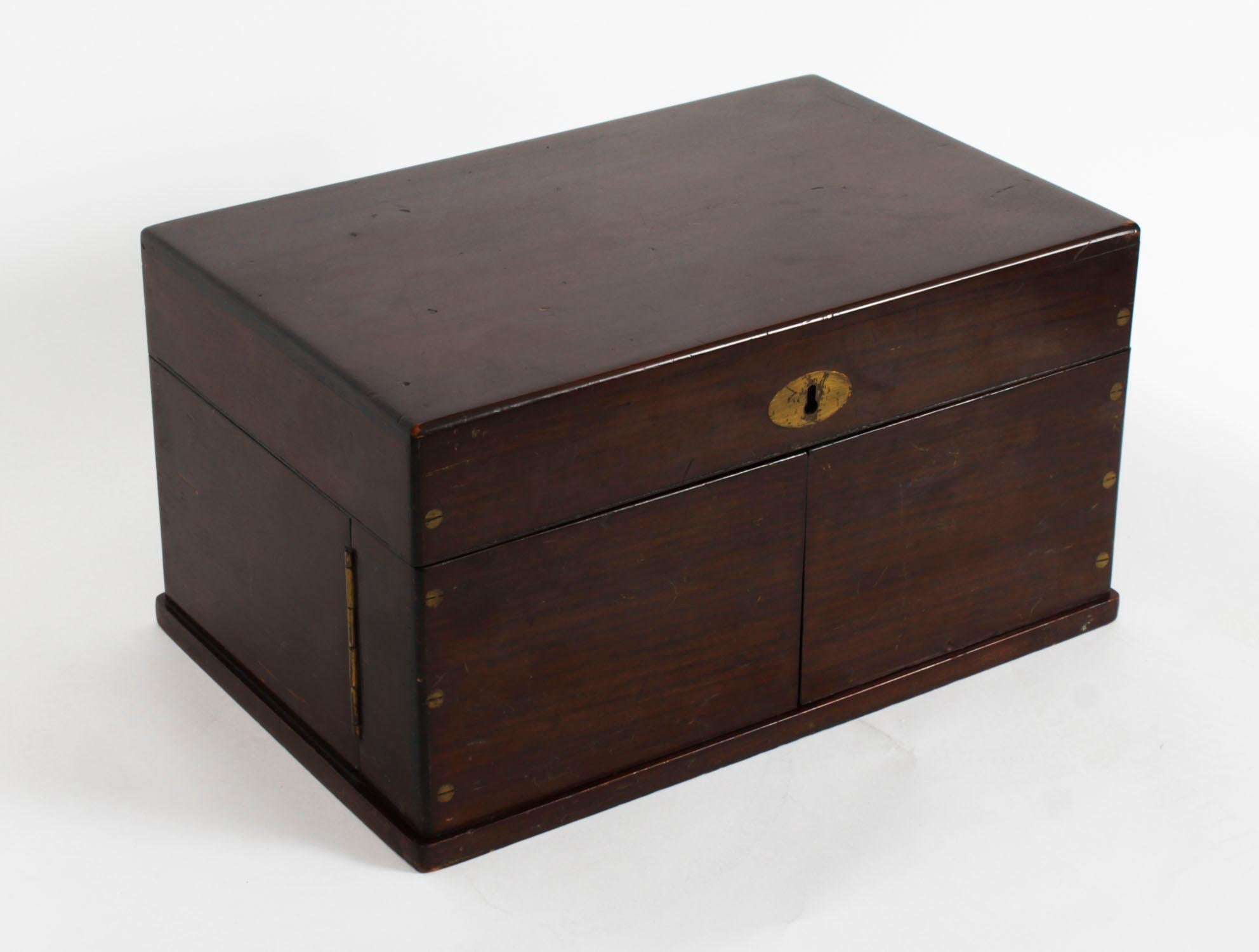 Antique Victorian Fully Fitted Games Compendium Chess Draughts Etc 19th Century For Sale 13
