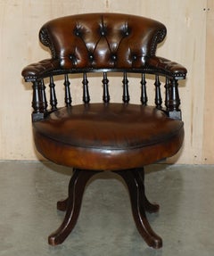 Antiquities ViCTORIAN FULLY RESTORED CHESTERFIELD CAPTAINS CHAIR EN CUIR BRUN