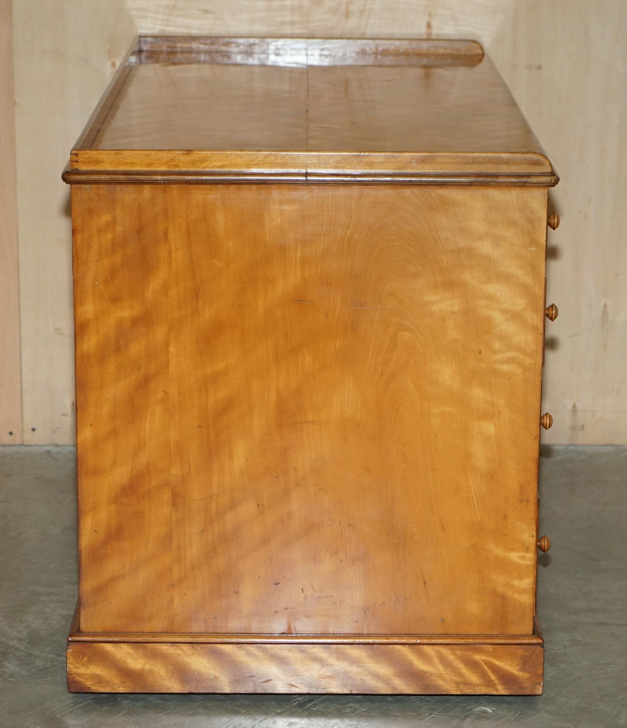 ANTIQUE VICTORIAN FULLY STAMPED MORRIS & CO CIRCA 1880 SATiNWOOD PEDESTAL DESK For Sale 6